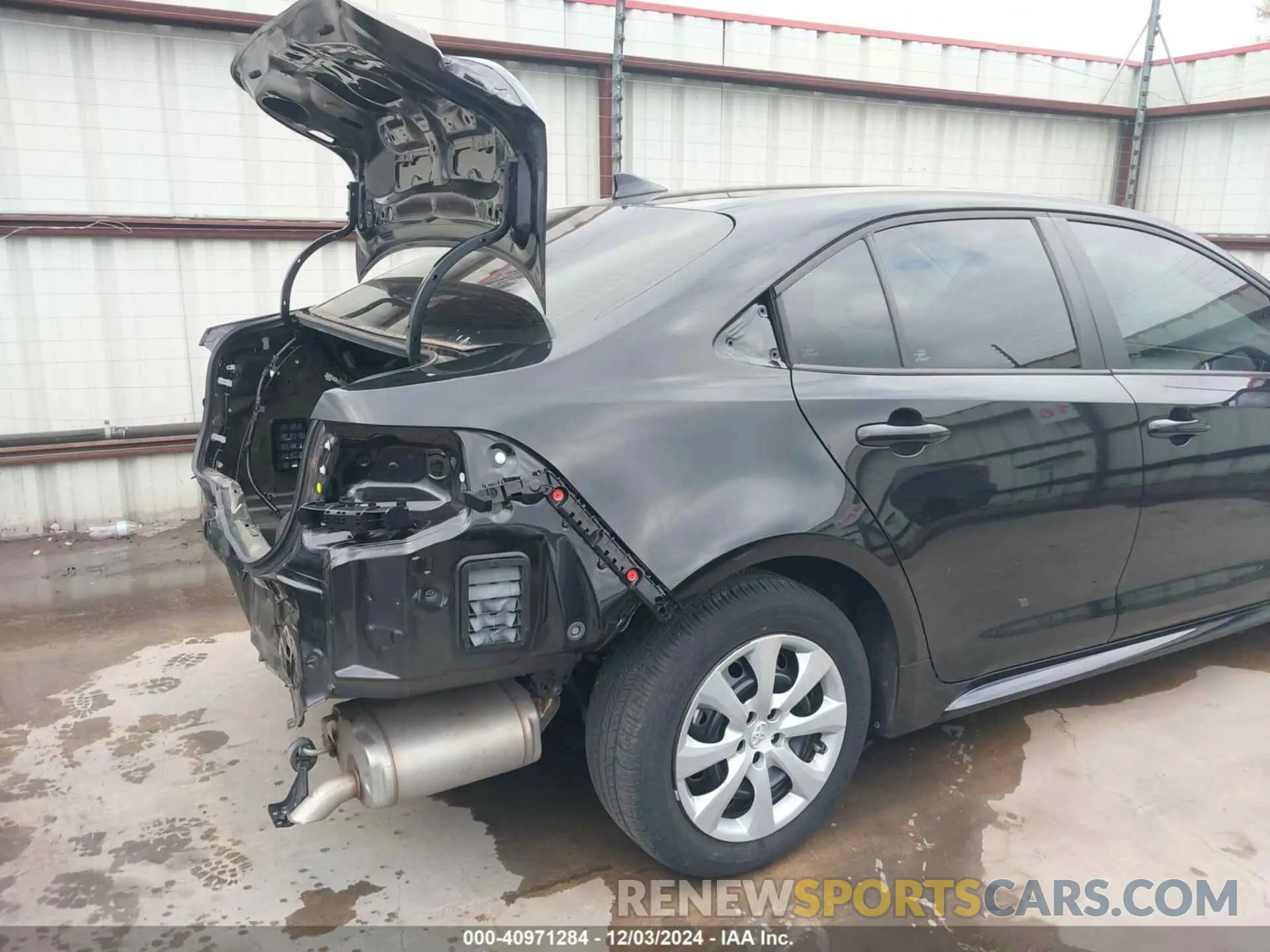 19 Photograph of a damaged car 5YFEPMAE1NP381468 TOYOTA COROLLA 2022