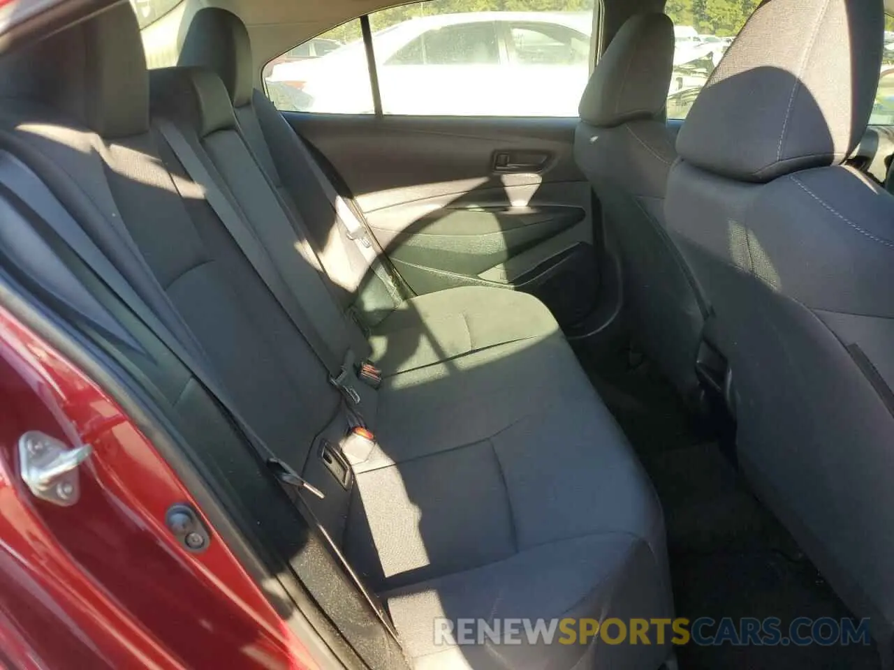 10 Photograph of a damaged car 5YFEPMAE1NP385021 TOYOTA COROLLA 2022