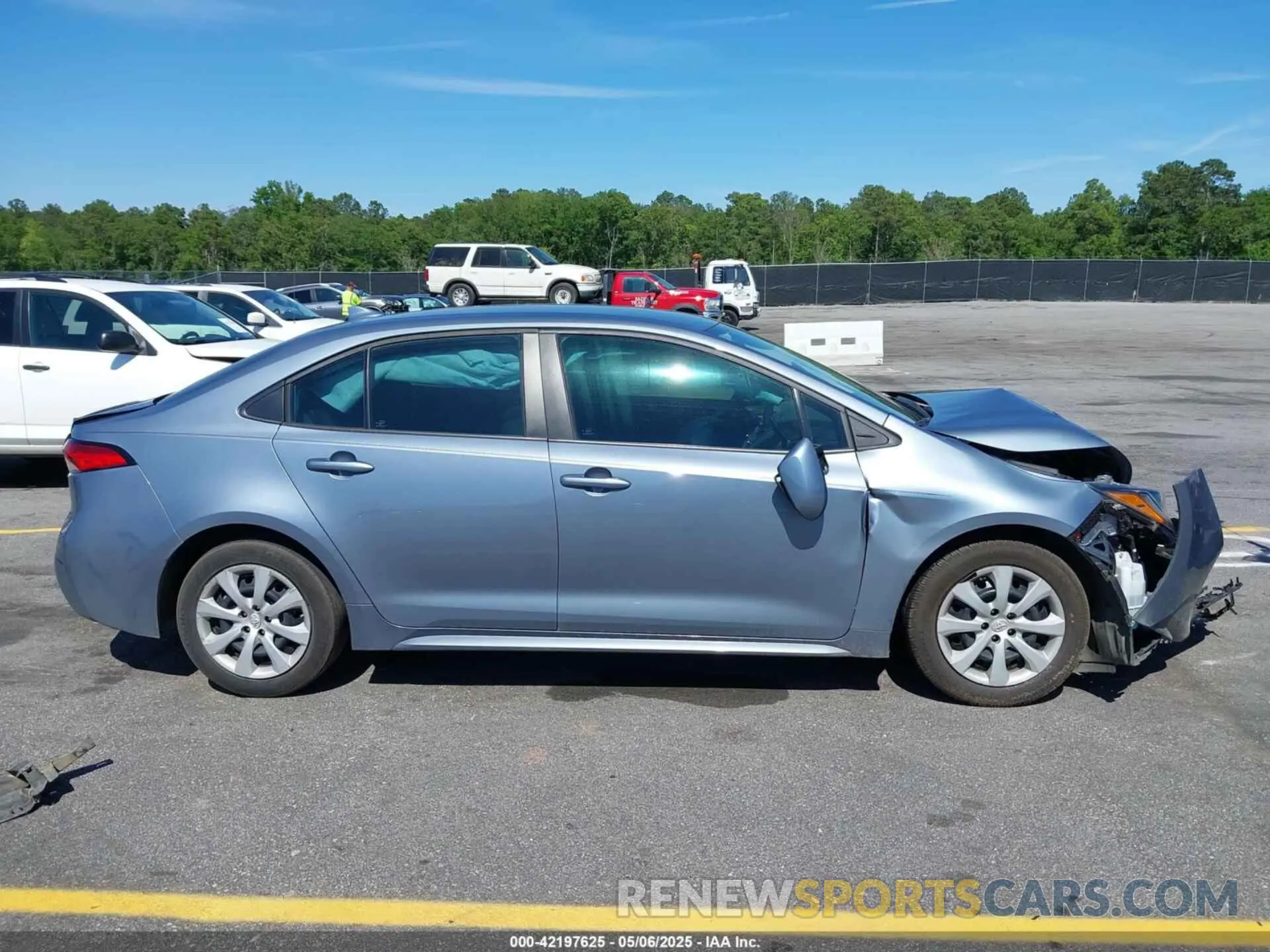 13 Photograph of a damaged car 5YFEPMAE1NP385620 TOYOTA COROLLA 2022