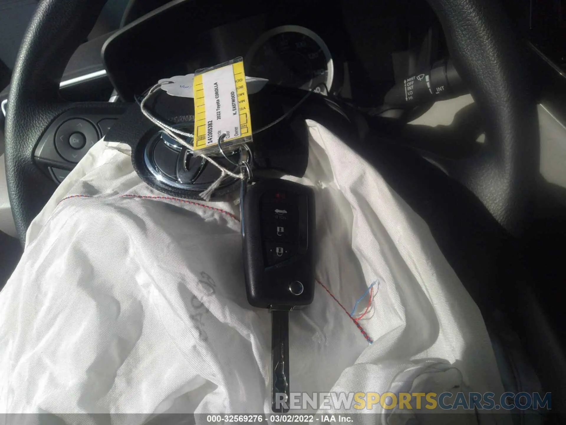 11 Photograph of a damaged car 5YFEPMAE2NP297305 TOYOTA COROLLA 2022