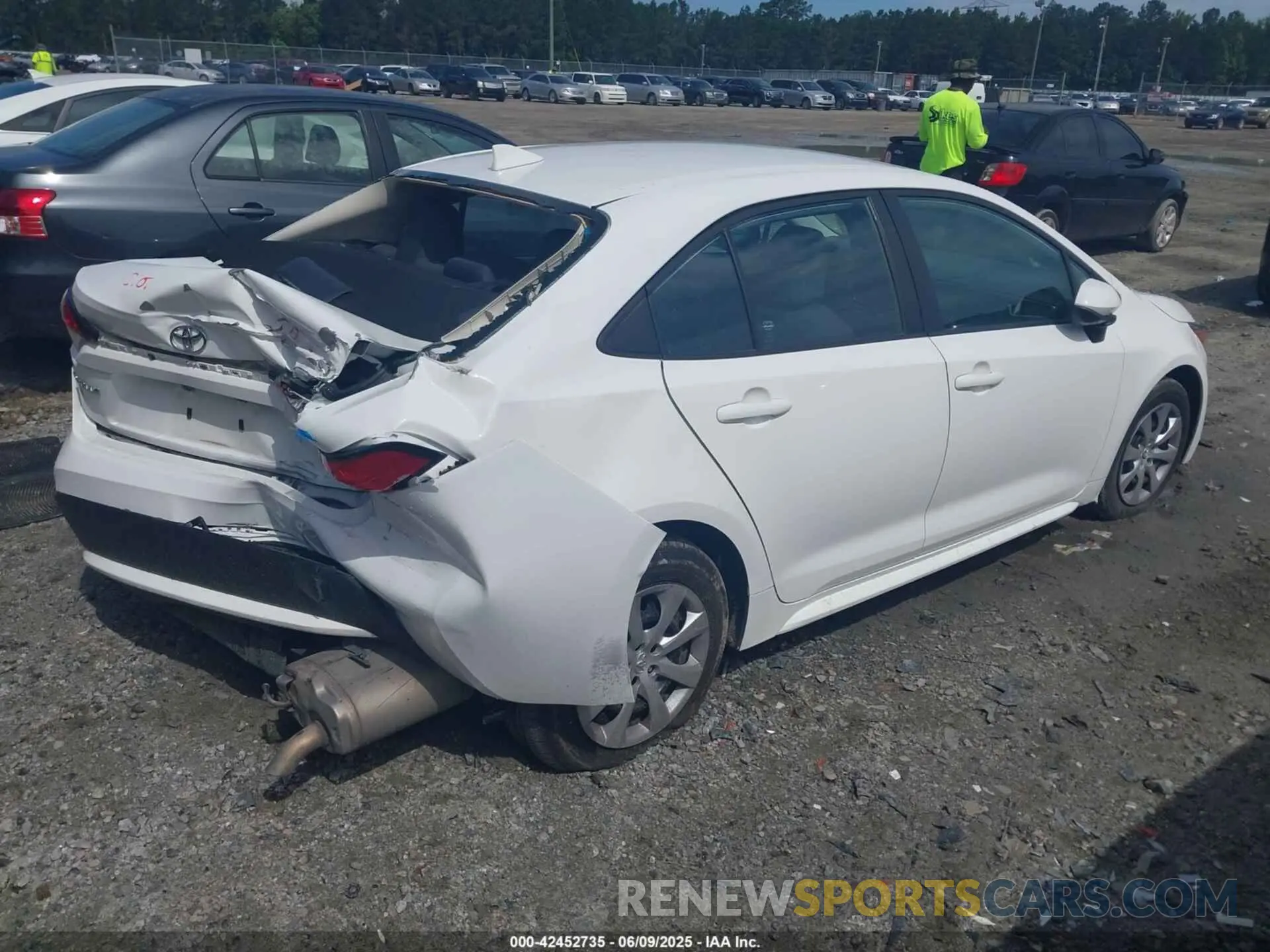 4 Photograph of a damaged car 5YFEPMAE2NP342372 TOYOTA COROLLA 2022