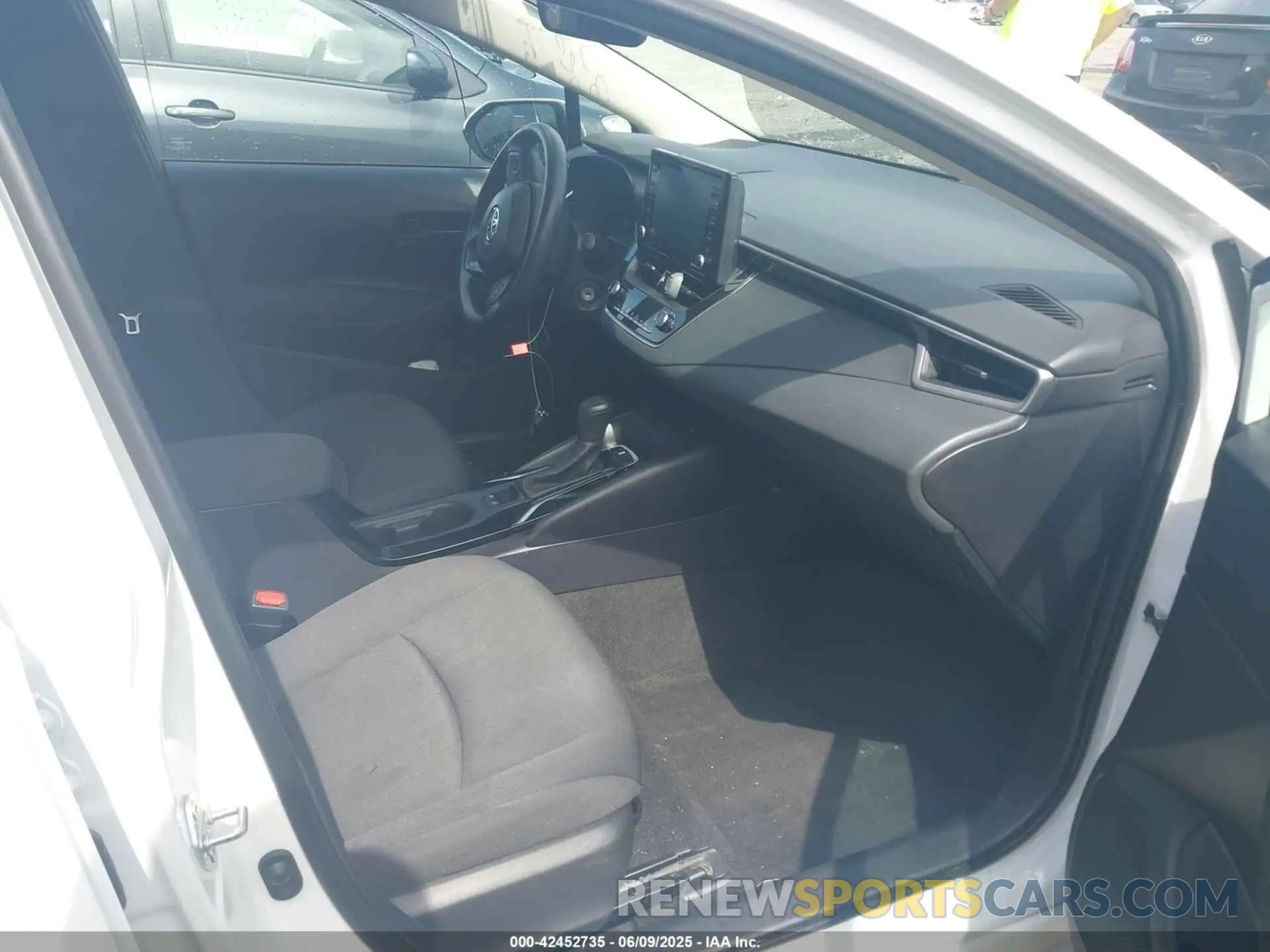 5 Photograph of a damaged car 5YFEPMAE2NP342372 TOYOTA COROLLA 2022