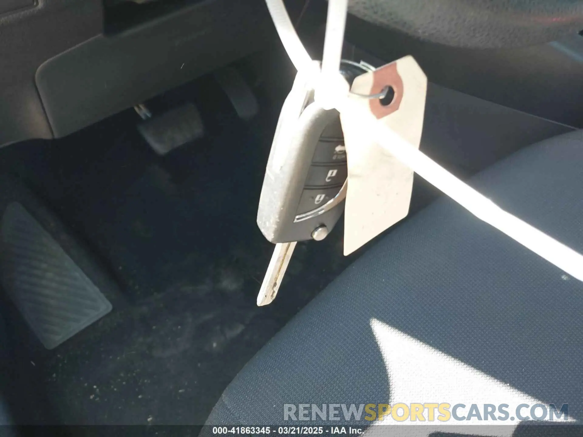 11 Photograph of a damaged car 5YFEPMAE3NP277998 TOYOTA COROLLA 2022