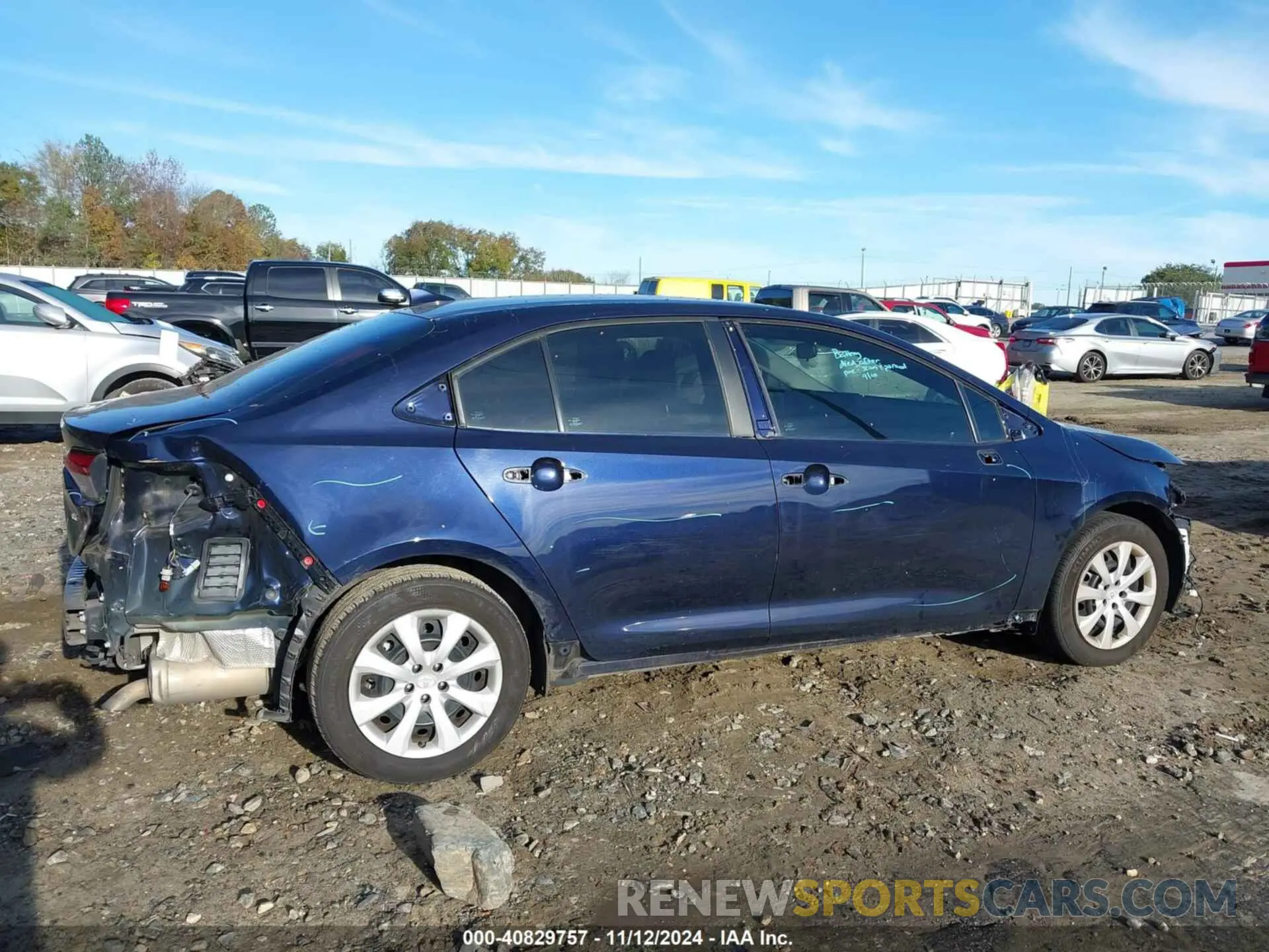 18 Photograph of a damaged car 5YFEPMAE3NP279136 TOYOTA COROLLA 2022