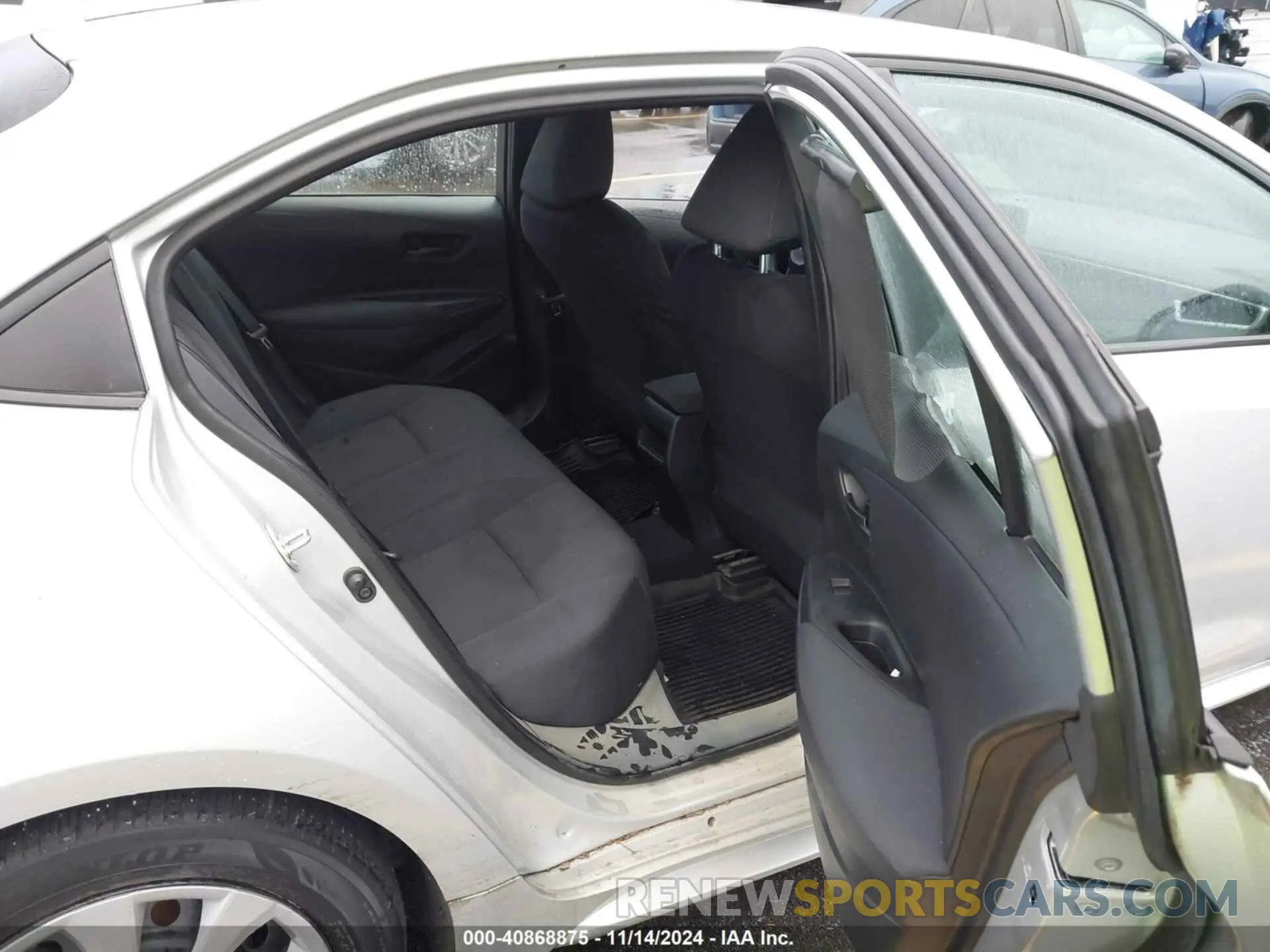 8 Photograph of a damaged car 5YFEPMAE3NP282828 TOYOTA COROLLA 2022