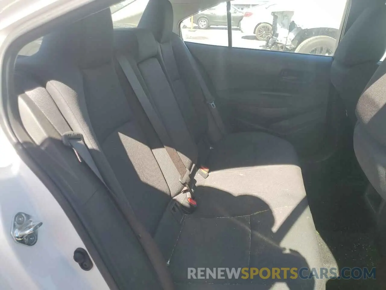 10 Photograph of a damaged car 5YFEPMAE3NP299001 TOYOTA COROLLA 2022