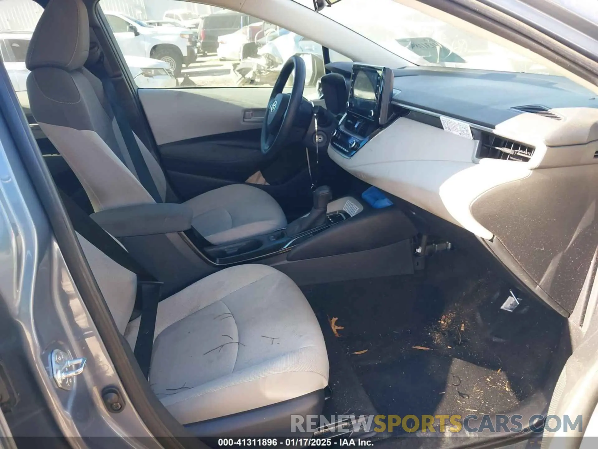 5 Photograph of a damaged car 5YFEPMAE3NP299757 TOYOTA COROLLA 2022
