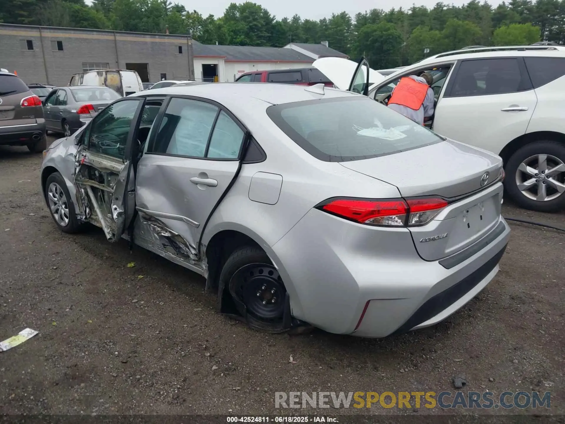 3 Photograph of a damaged car 5YFEPMAE3NP312751 TOYOTA COROLLA 2022