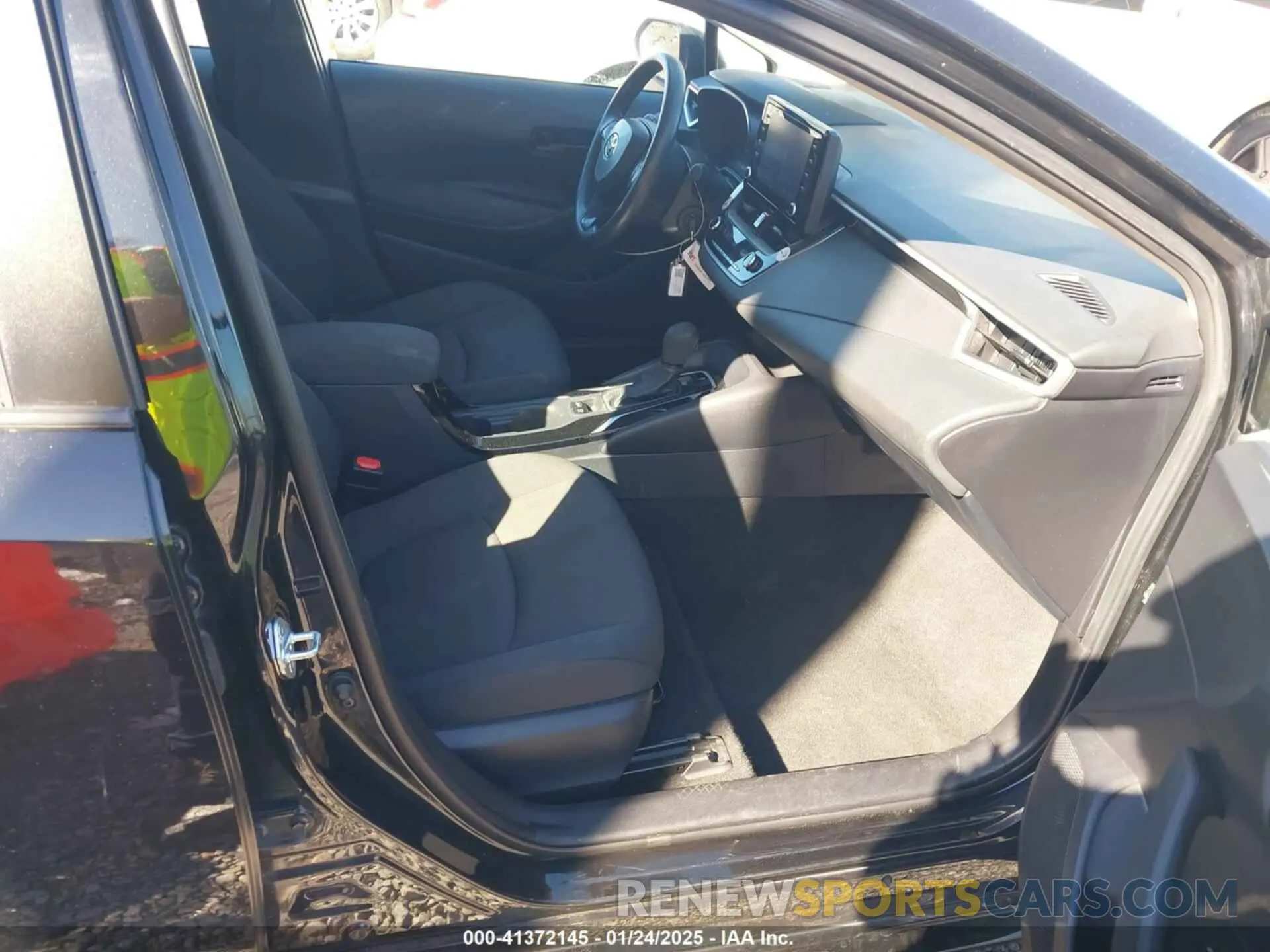 5 Photograph of a damaged car 5YFEPMAE3NP318534 TOYOTA COROLLA 2022