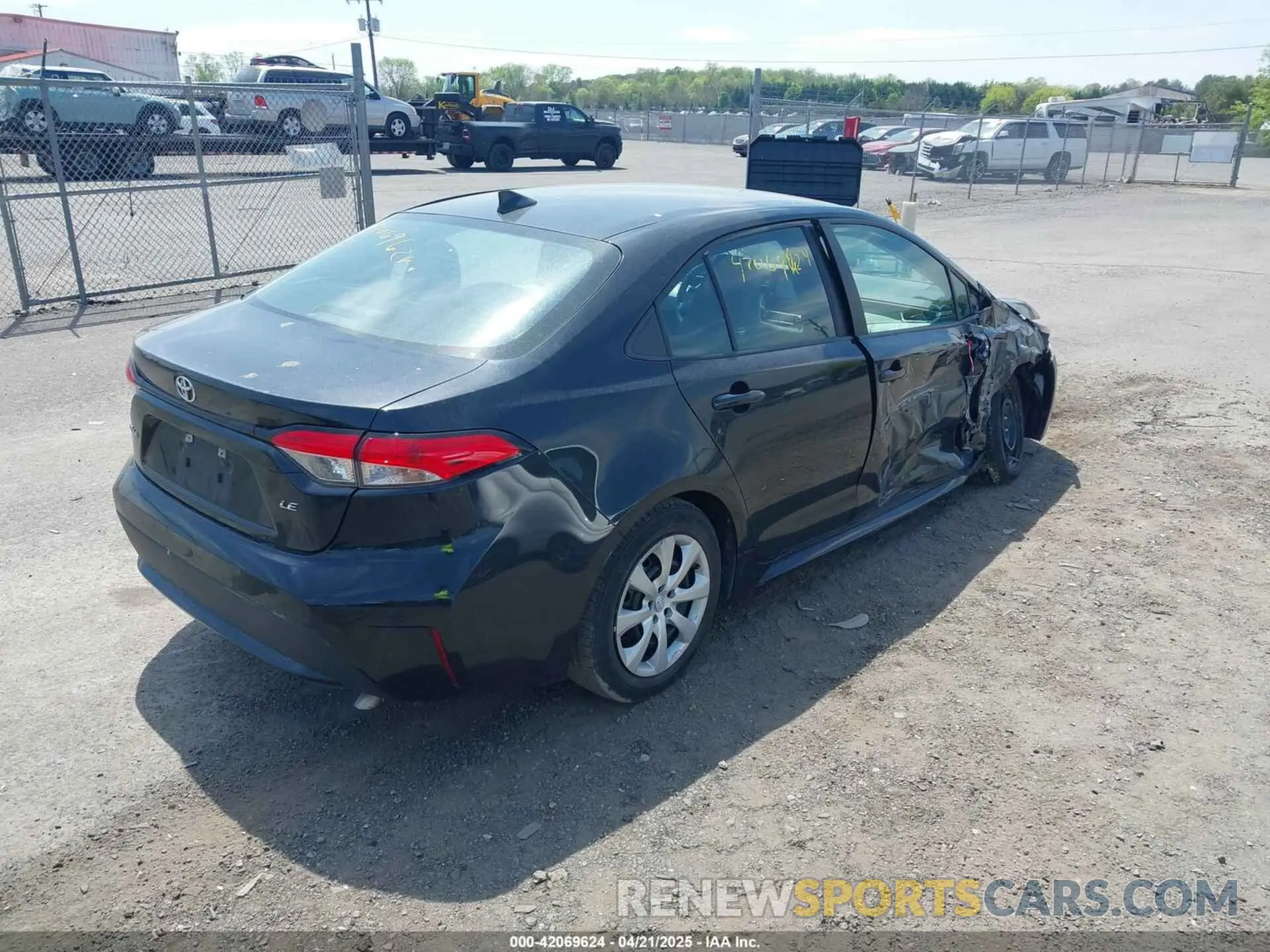 4 Photograph of a damaged car 5YFEPMAE3NP339299 TOYOTA COROLLA 2022