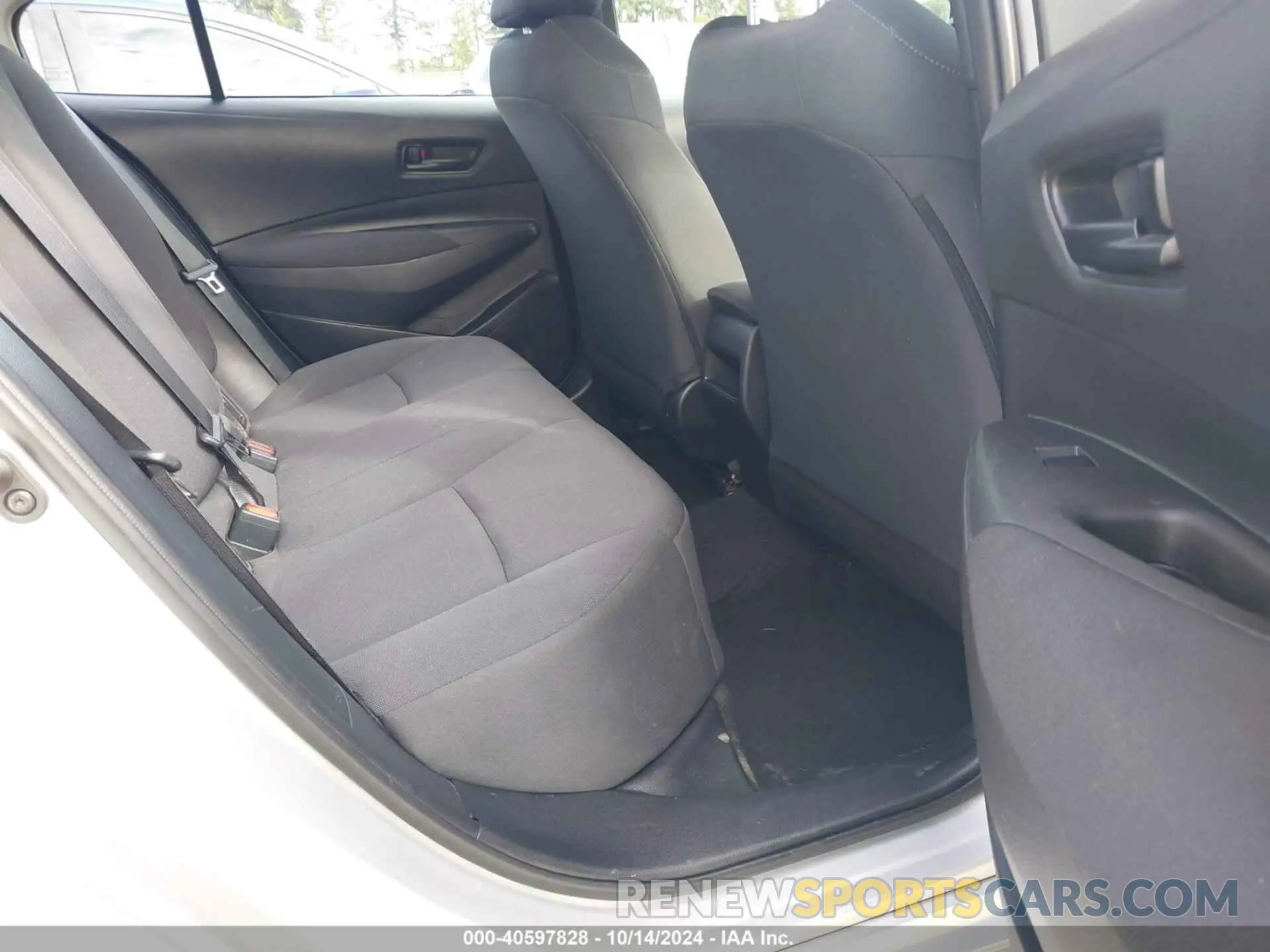 8 Photograph of a damaged car 5YFEPMAE3NP340789 TOYOTA COROLLA 2022
