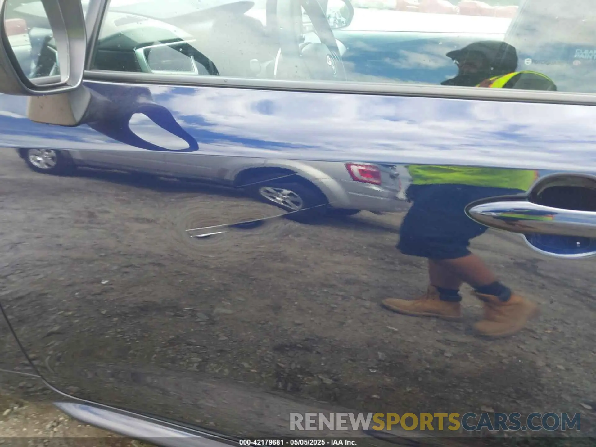 19 Photograph of a damaged car 5YFEPMAE3NP371086 TOYOTA COROLLA 2022