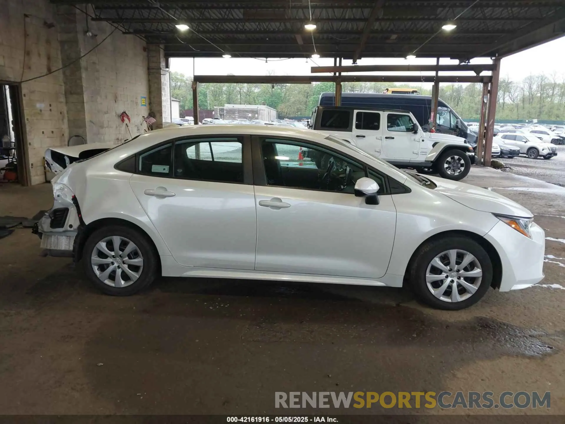14 Photograph of a damaged car 5YFEPMAE4NP287147 TOYOTA COROLLA 2022