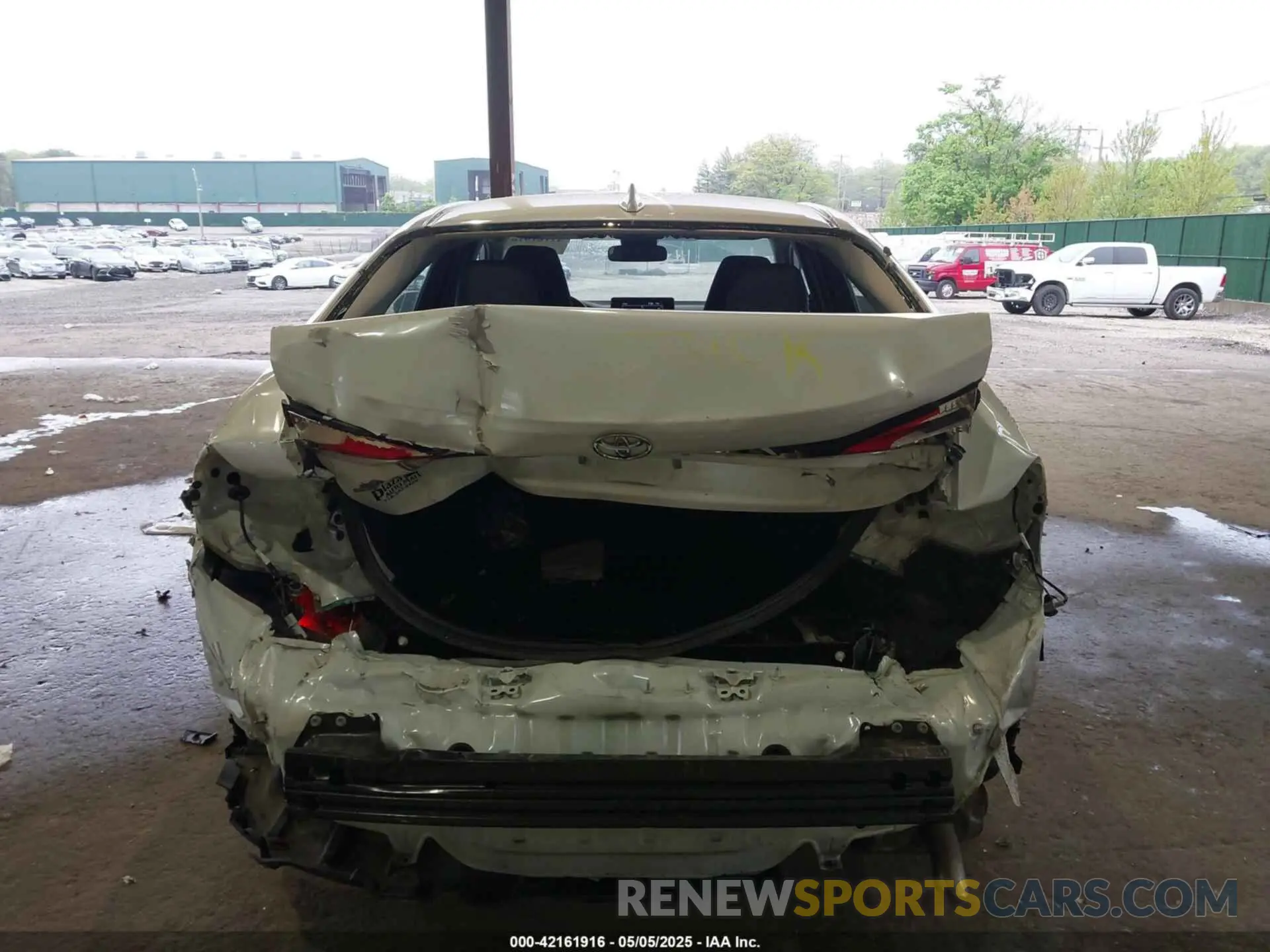 17 Photograph of a damaged car 5YFEPMAE4NP287147 TOYOTA COROLLA 2022