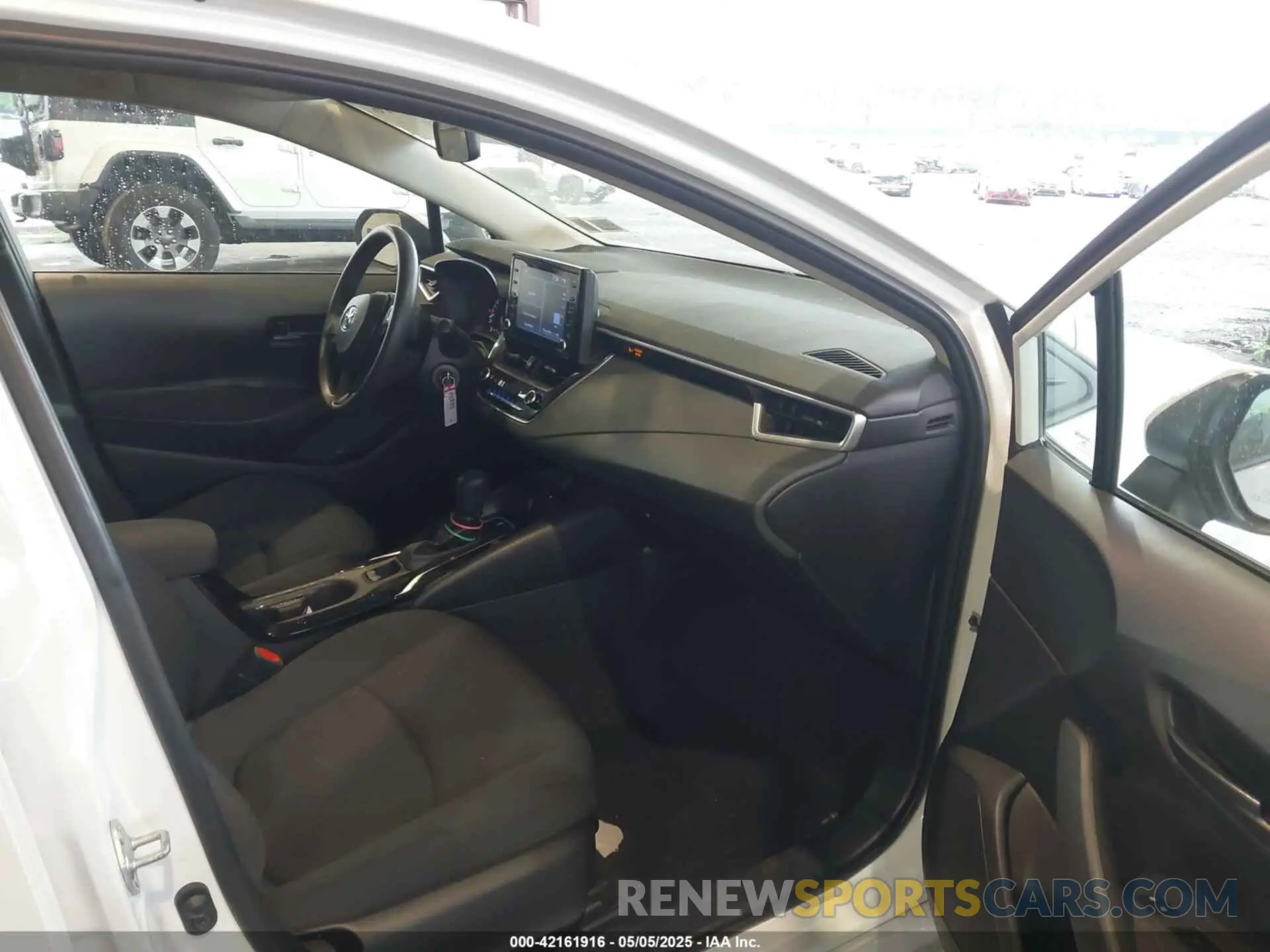 5 Photograph of a damaged car 5YFEPMAE4NP287147 TOYOTA COROLLA 2022