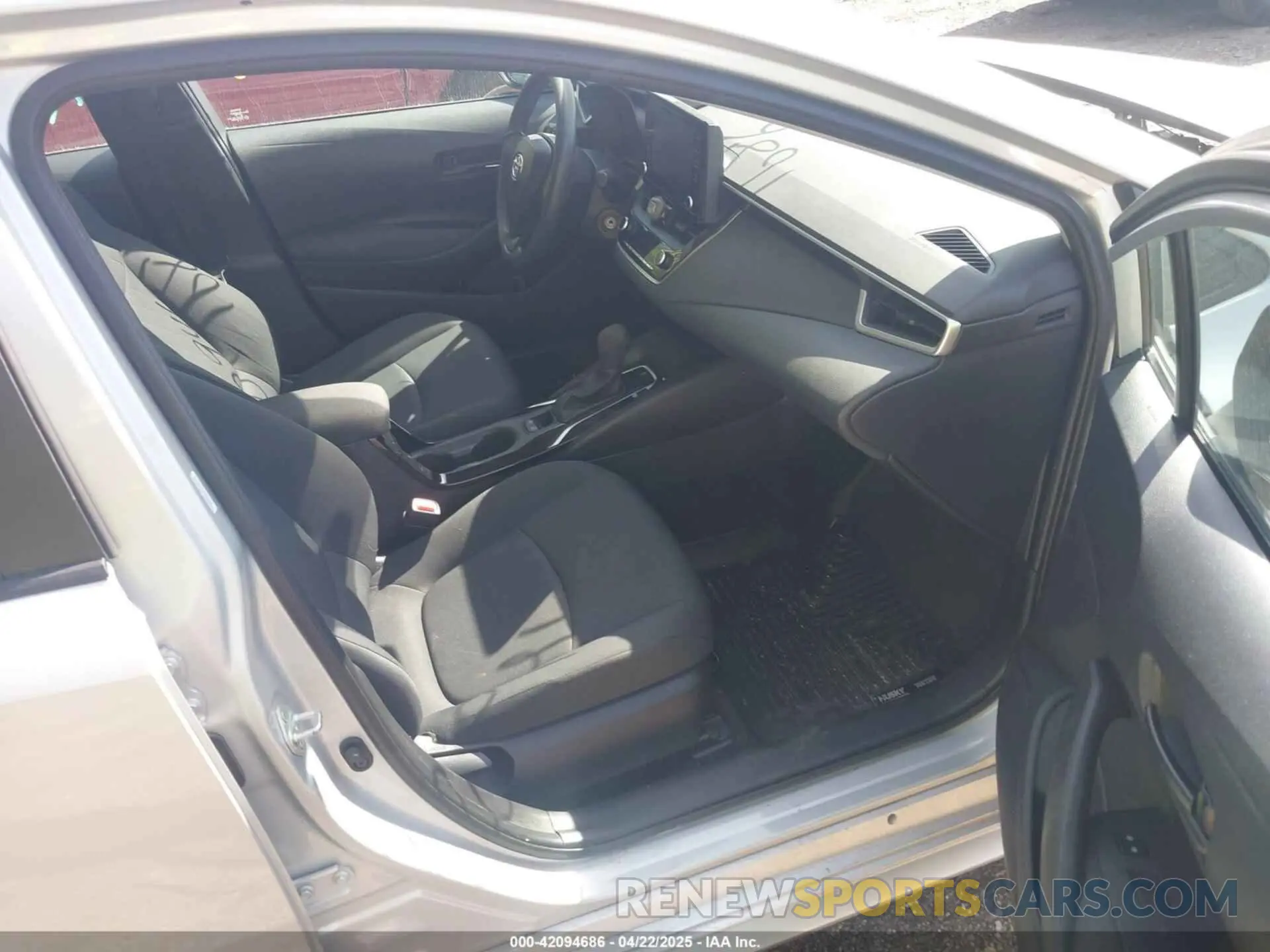 5 Photograph of a damaged car 5YFEPMAE4NP289125 TOYOTA COROLLA 2022