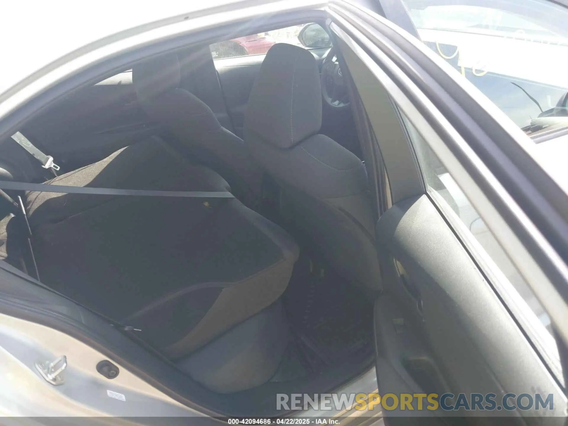 8 Photograph of a damaged car 5YFEPMAE4NP289125 TOYOTA COROLLA 2022