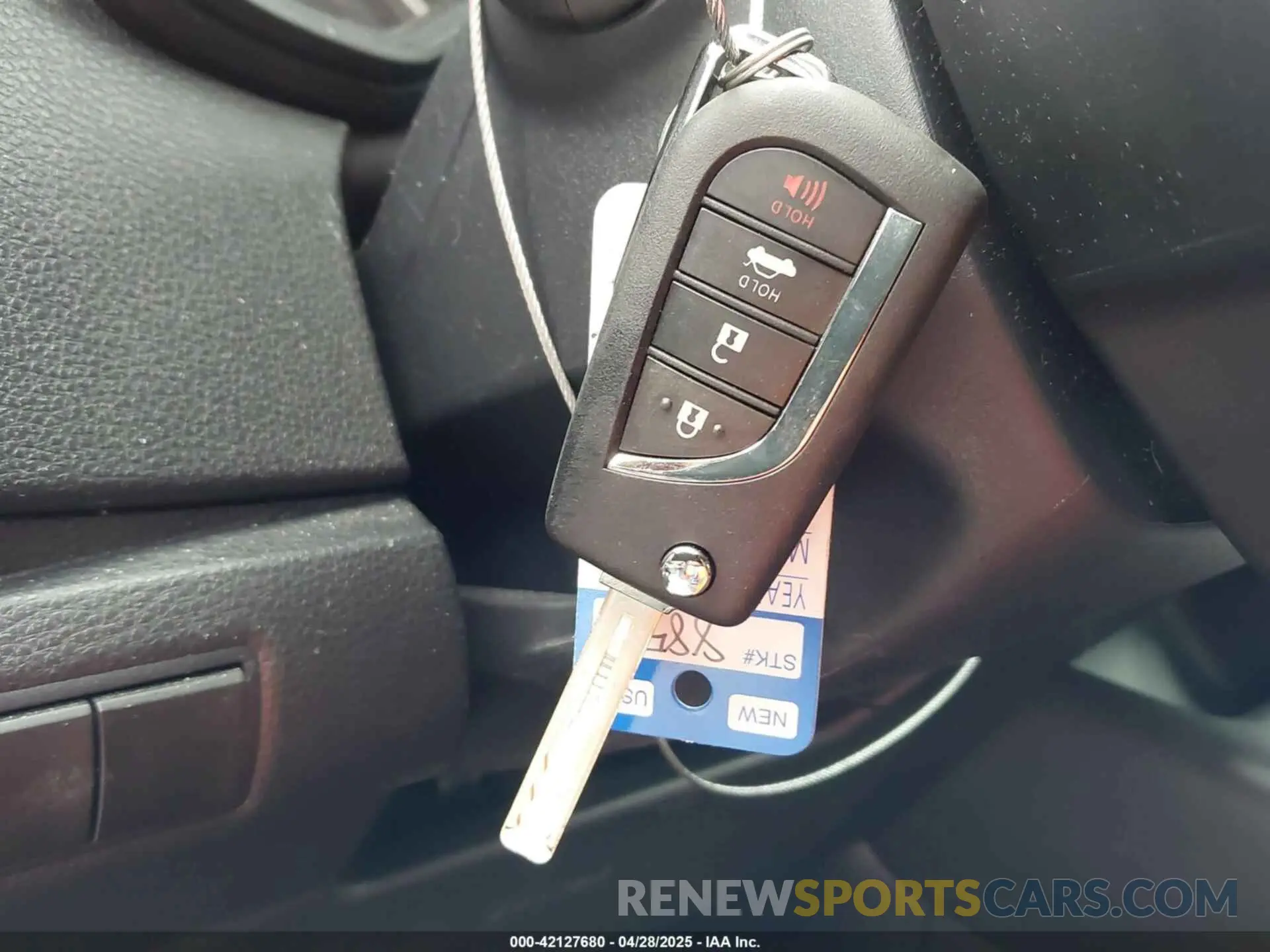 11 Photograph of a damaged car 5YFEPMAE4NP307655 TOYOTA COROLLA 2022