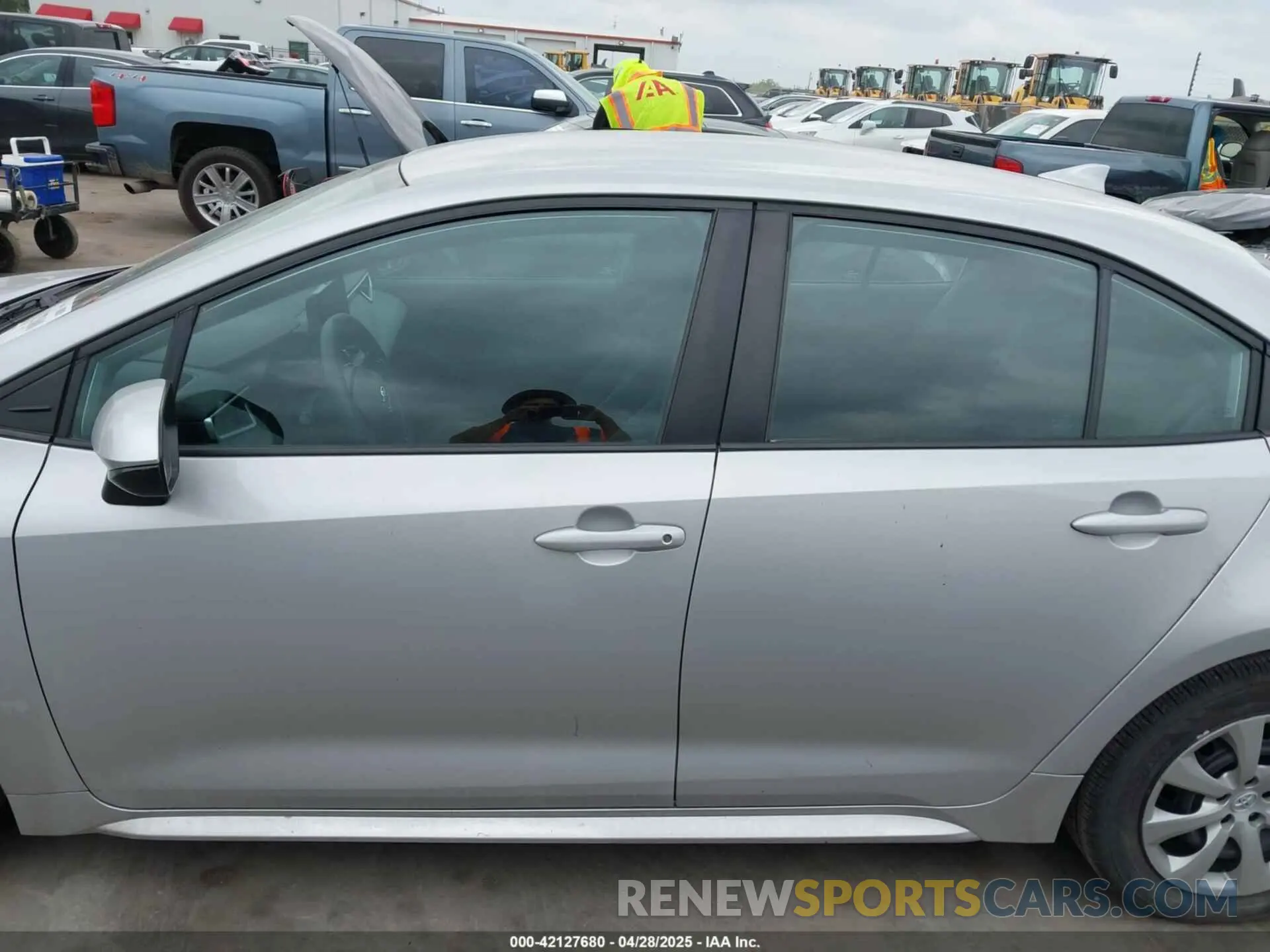 15 Photograph of a damaged car 5YFEPMAE4NP307655 TOYOTA COROLLA 2022