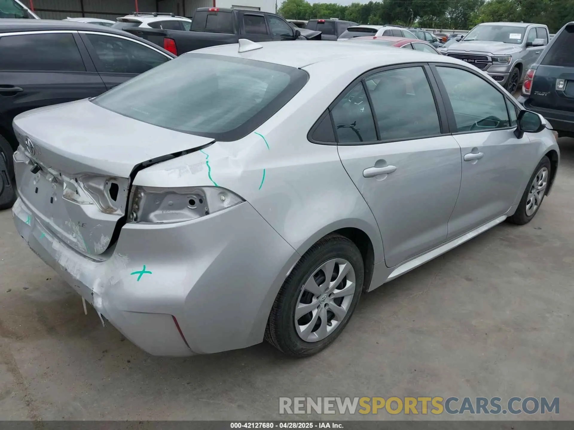 4 Photograph of a damaged car 5YFEPMAE4NP307655 TOYOTA COROLLA 2022