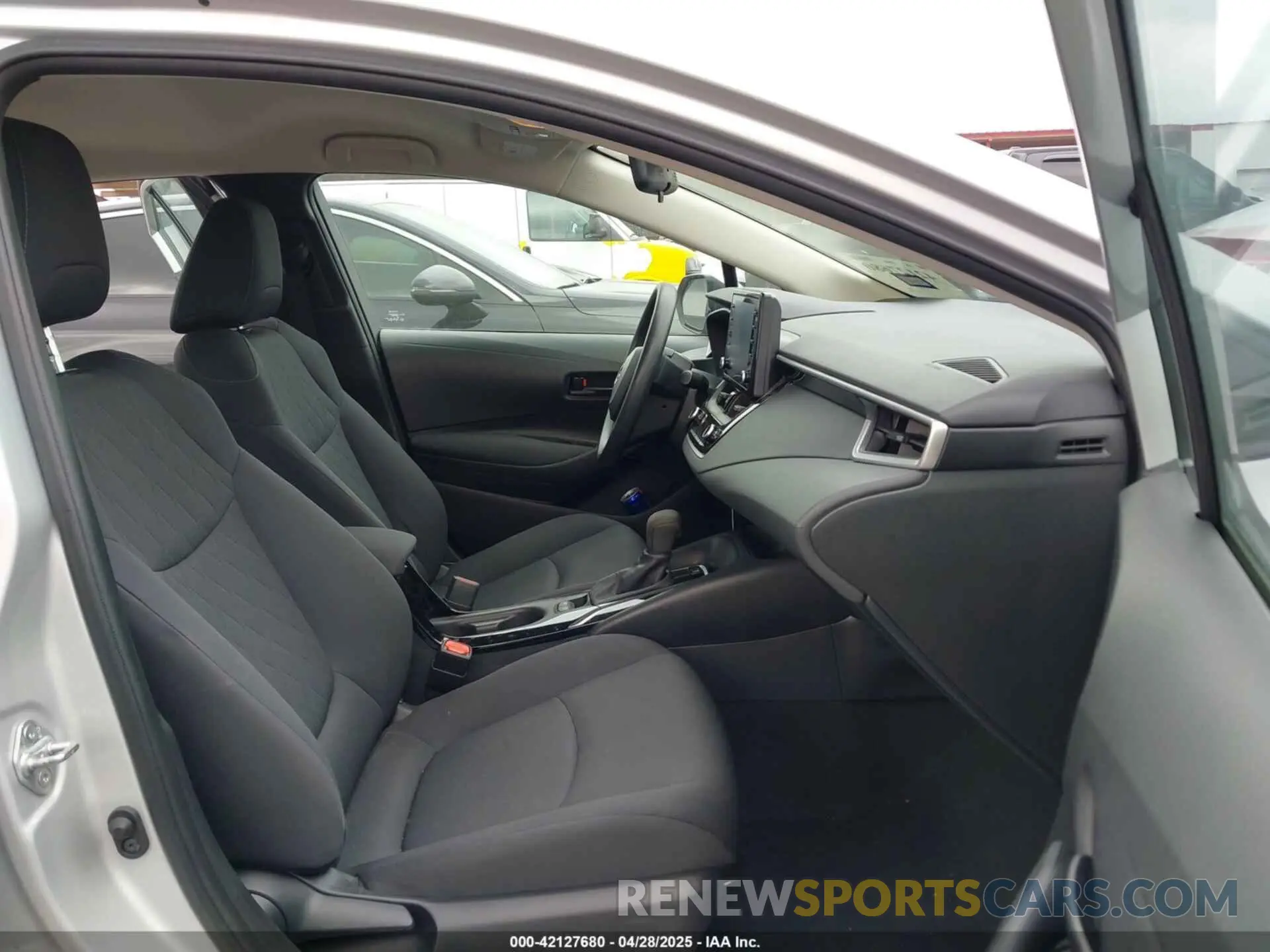 5 Photograph of a damaged car 5YFEPMAE4NP307655 TOYOTA COROLLA 2022