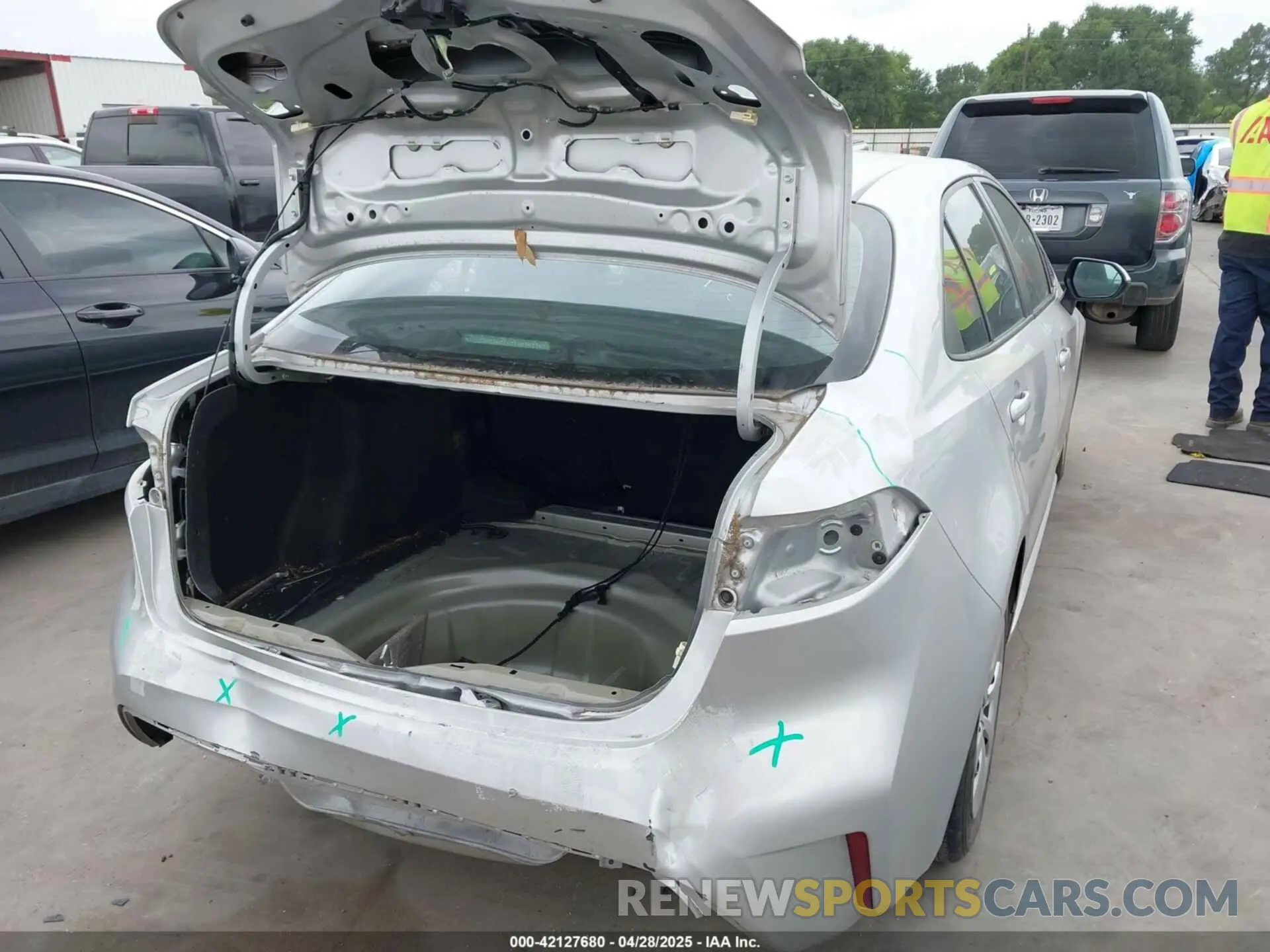 6 Photograph of a damaged car 5YFEPMAE4NP307655 TOYOTA COROLLA 2022