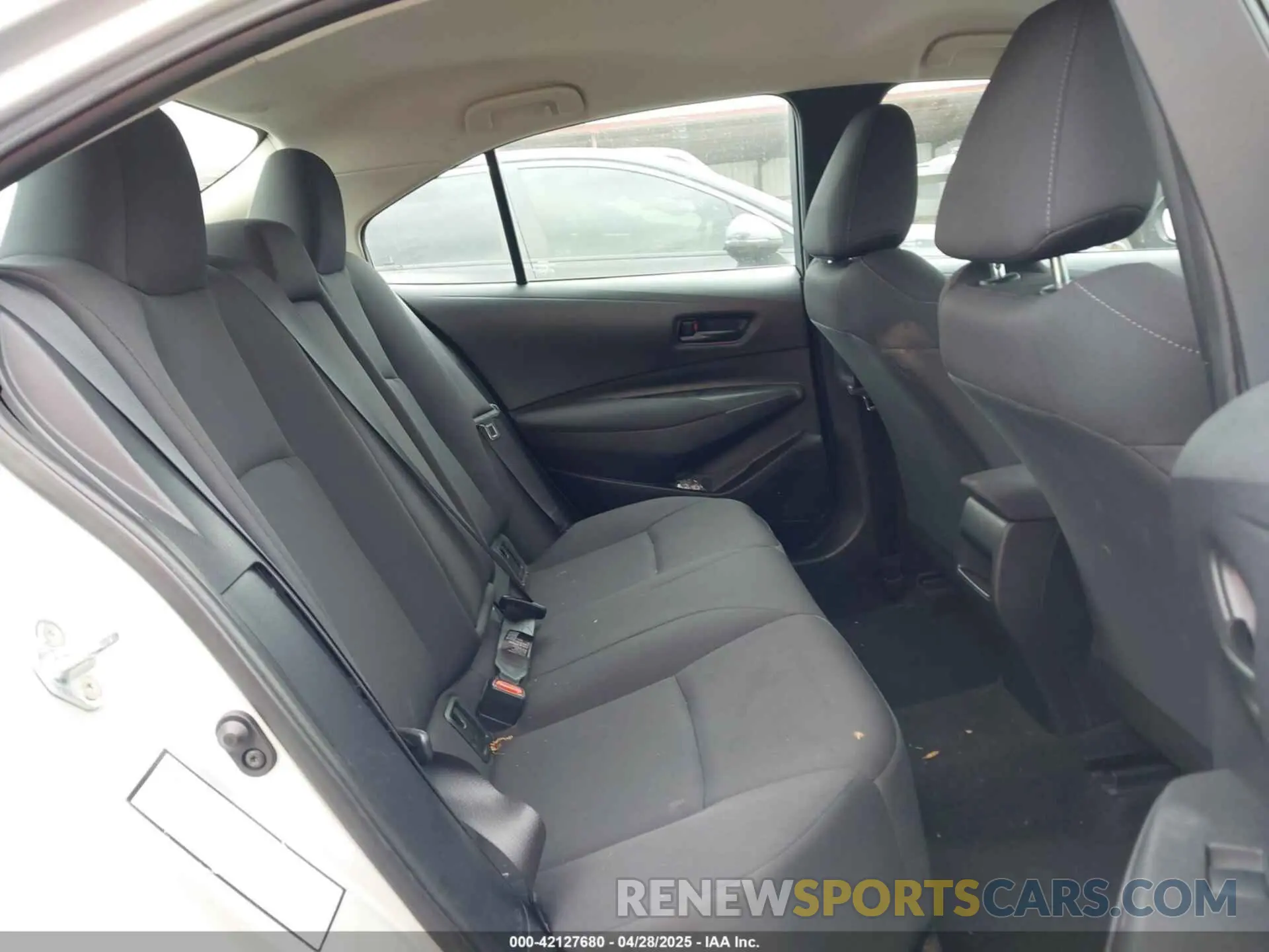 8 Photograph of a damaged car 5YFEPMAE4NP307655 TOYOTA COROLLA 2022