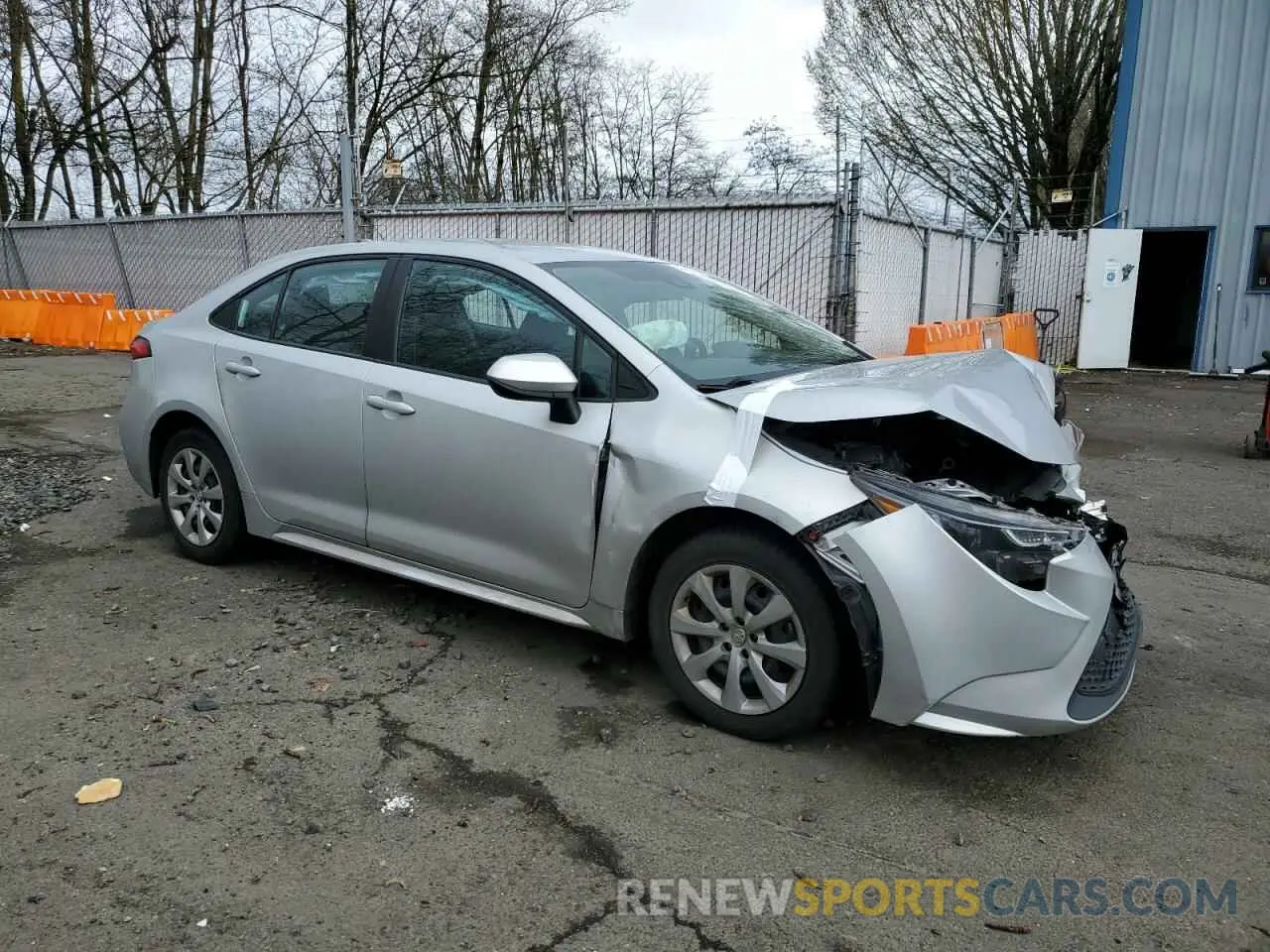4 Photograph of a damaged car 5YFEPMAE4NP309390 TOYOTA COROLLA 2022