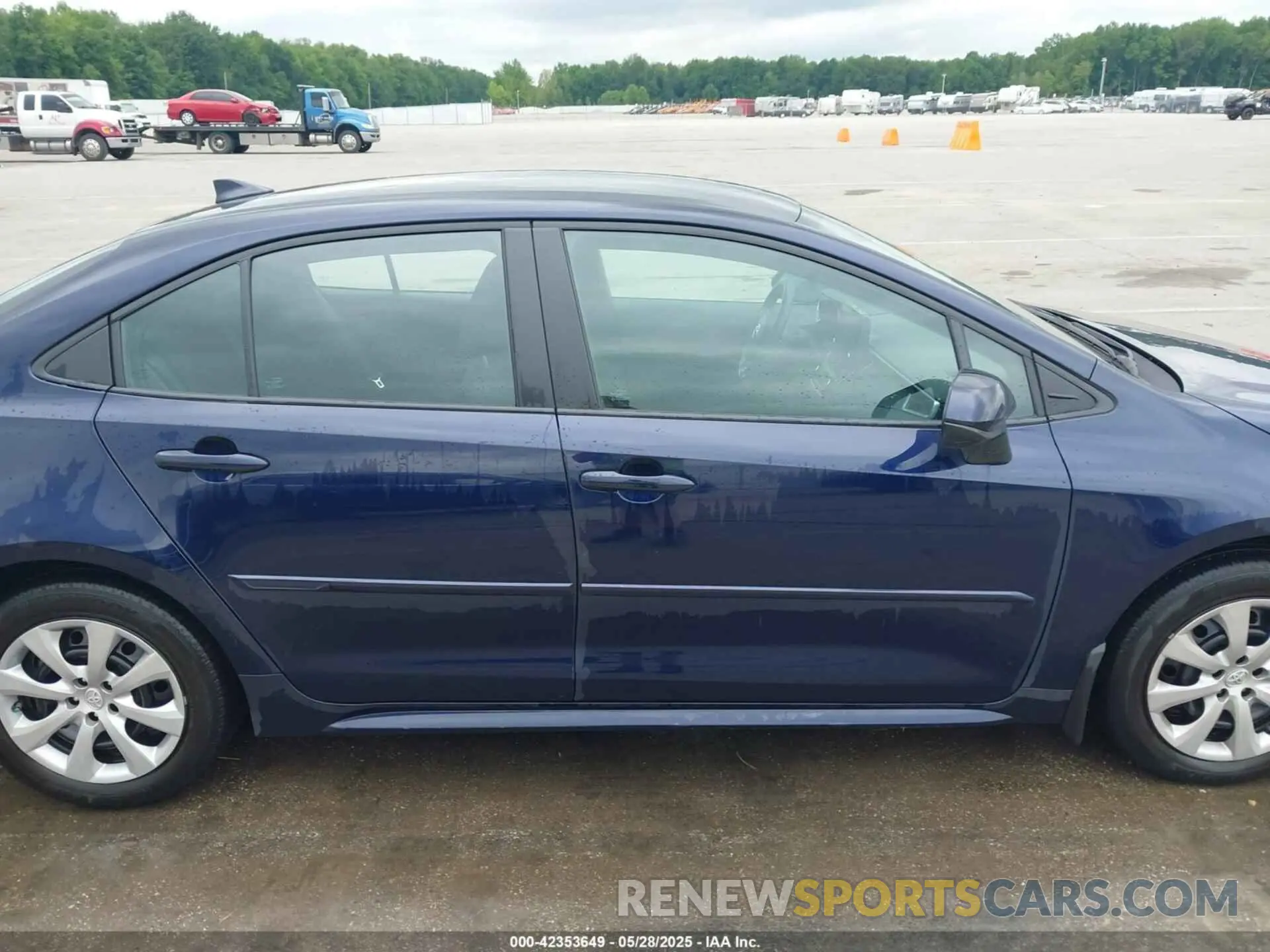 13 Photograph of a damaged car 5YFEPMAE4NP323693 TOYOTA COROLLA 2022