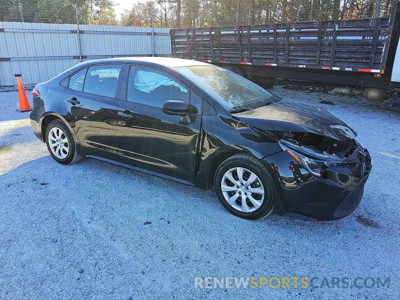 4 Photograph of a damaged car 5YFEPMAE4NP358217 TOYOTA COROLLA 2022