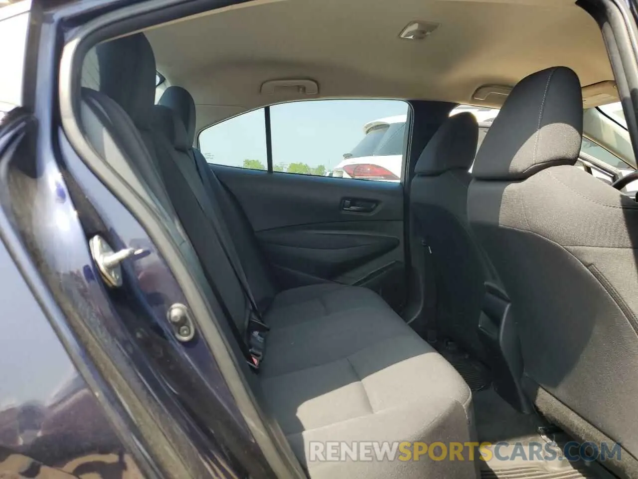 10 Photograph of a damaged car 5YFEPMAE4NP375504 TOYOTA COROLLA 2022
