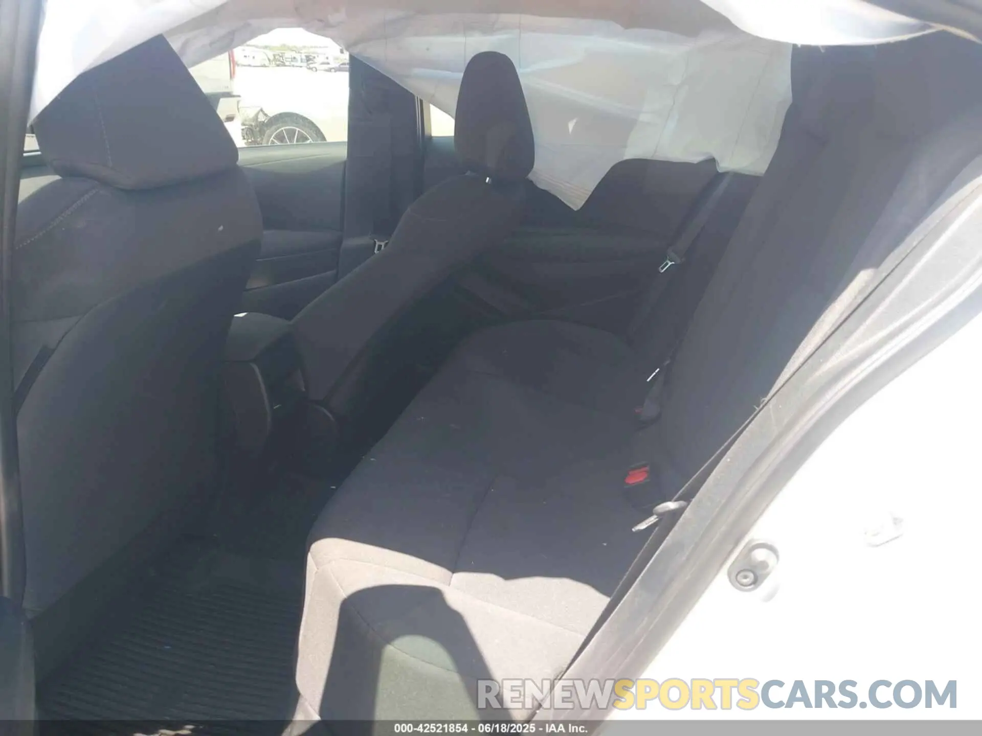 8 Photograph of a damaged car 5YFEPMAE4NP386289 TOYOTA COROLLA 2022