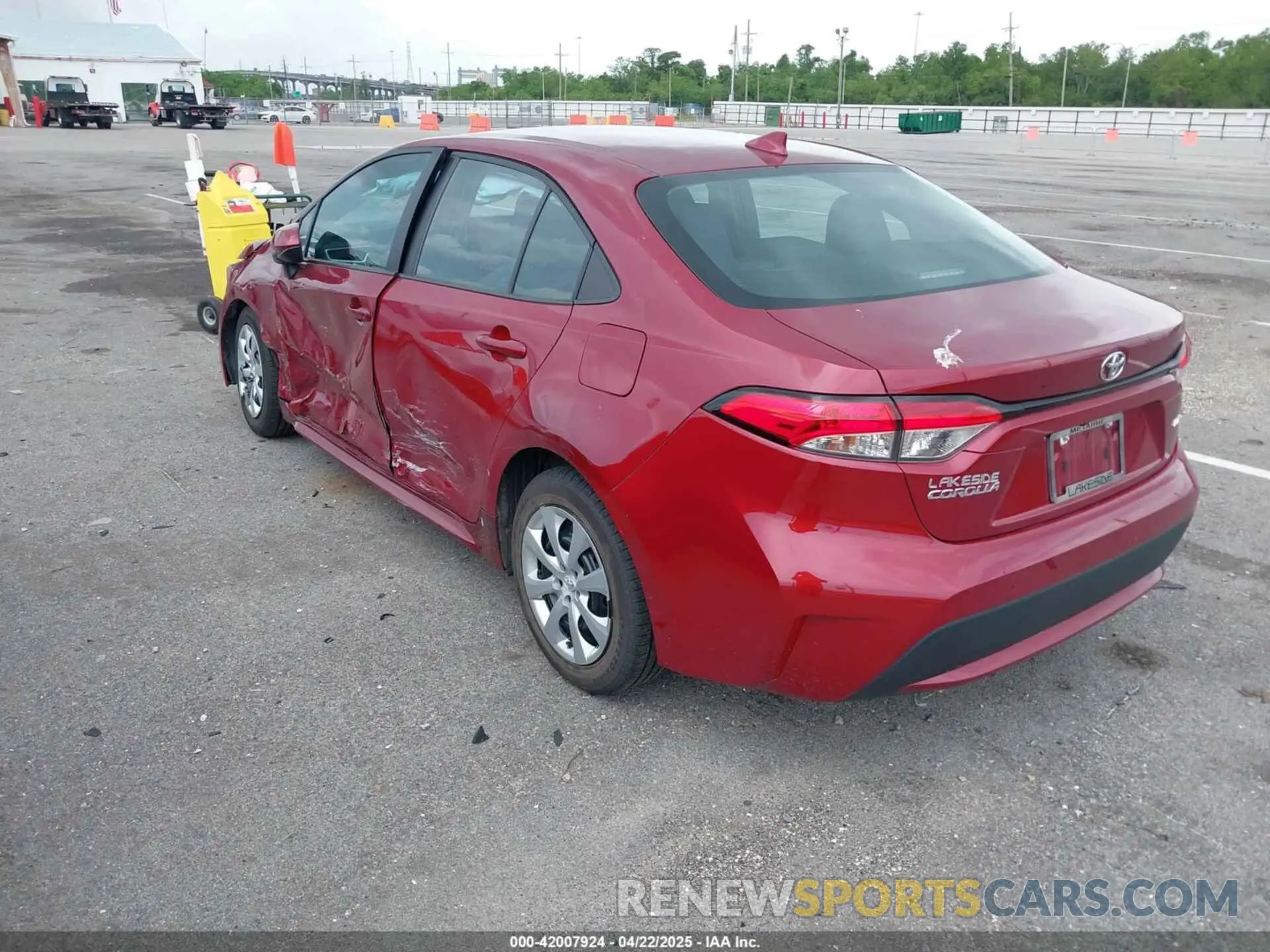3 Photograph of a damaged car 5YFEPMAE5NP280465 TOYOTA COROLLA 2022