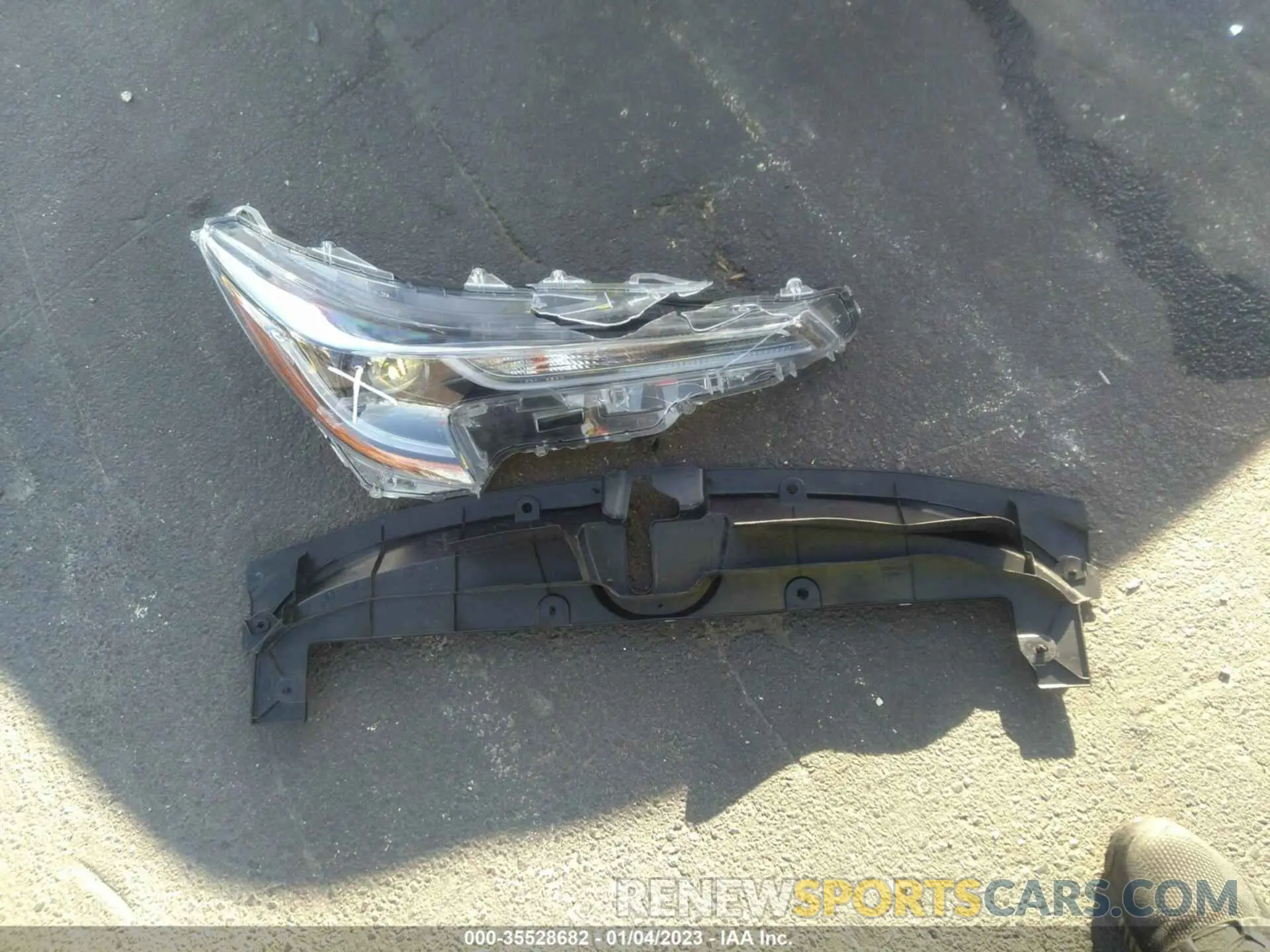 12 Photograph of a damaged car 5YFEPMAE5NP325520 TOYOTA COROLLA 2022