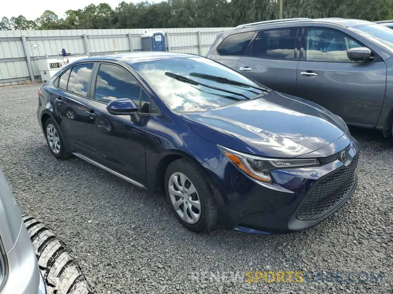 4 Photograph of a damaged car 5YFEPMAE5NP327039 TOYOTA COROLLA 2022