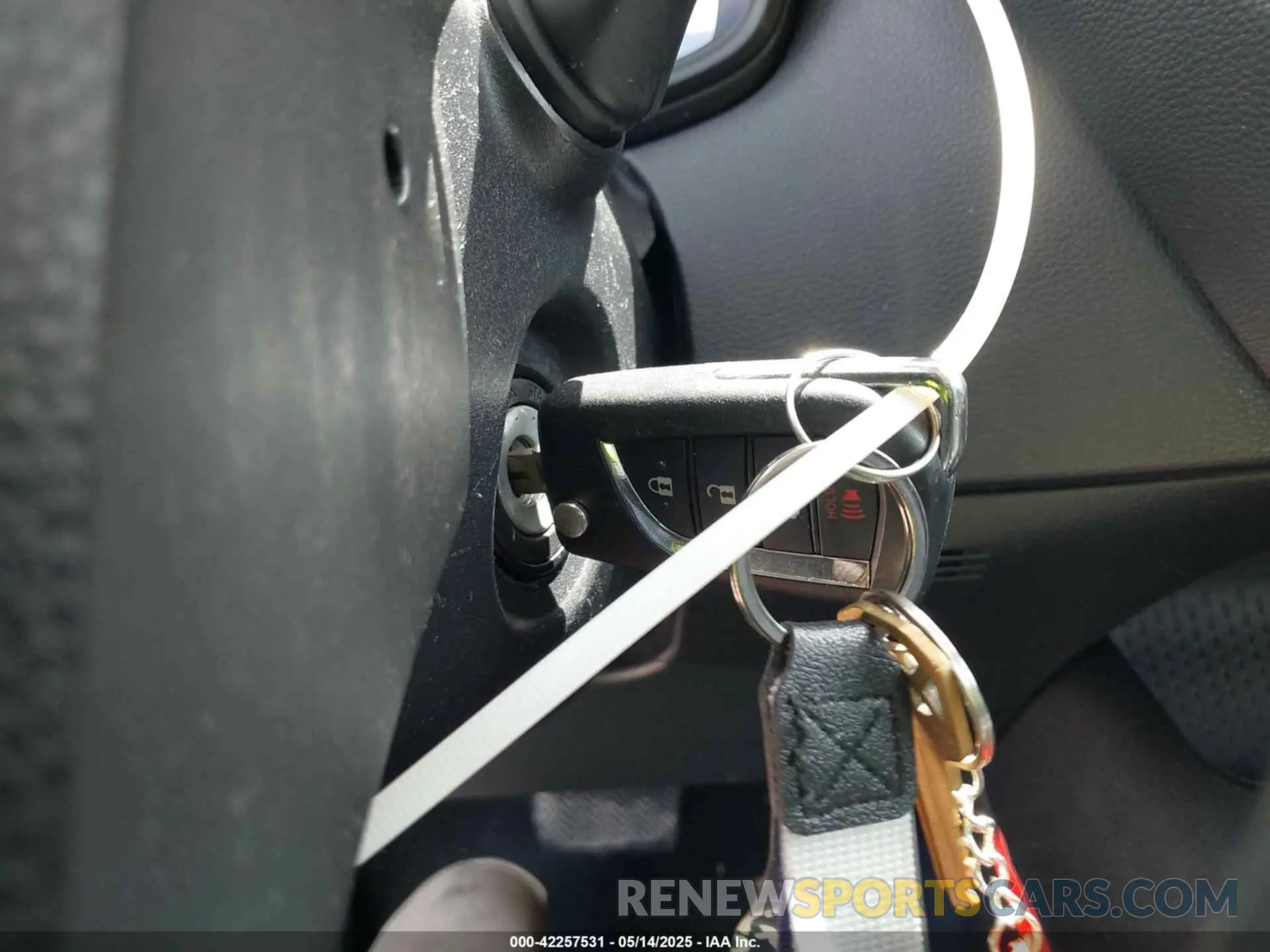 11 Photograph of a damaged car 5YFEPMAE5NP332337 TOYOTA COROLLA 2022