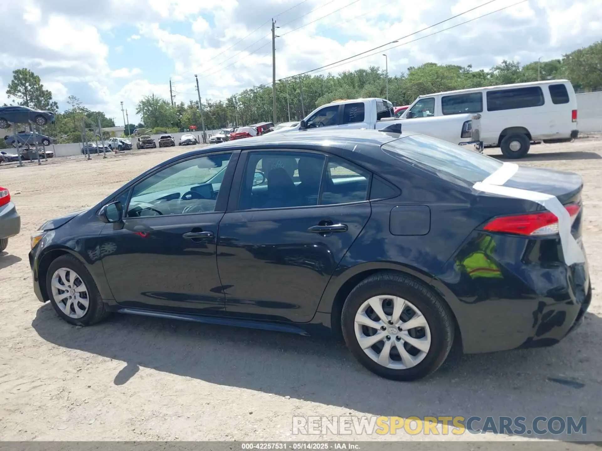 14 Photograph of a damaged car 5YFEPMAE5NP332337 TOYOTA COROLLA 2022