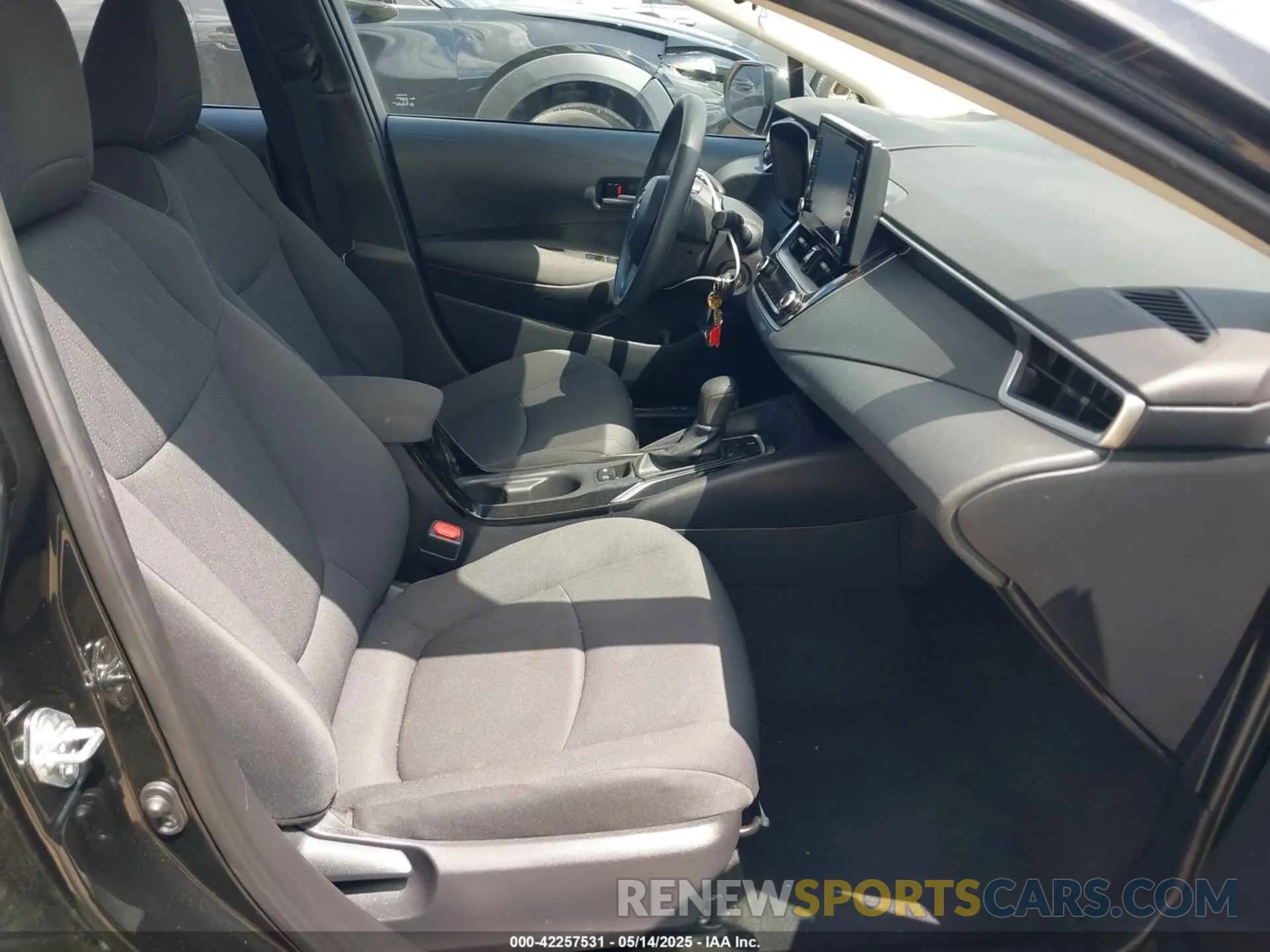 5 Photograph of a damaged car 5YFEPMAE5NP332337 TOYOTA COROLLA 2022