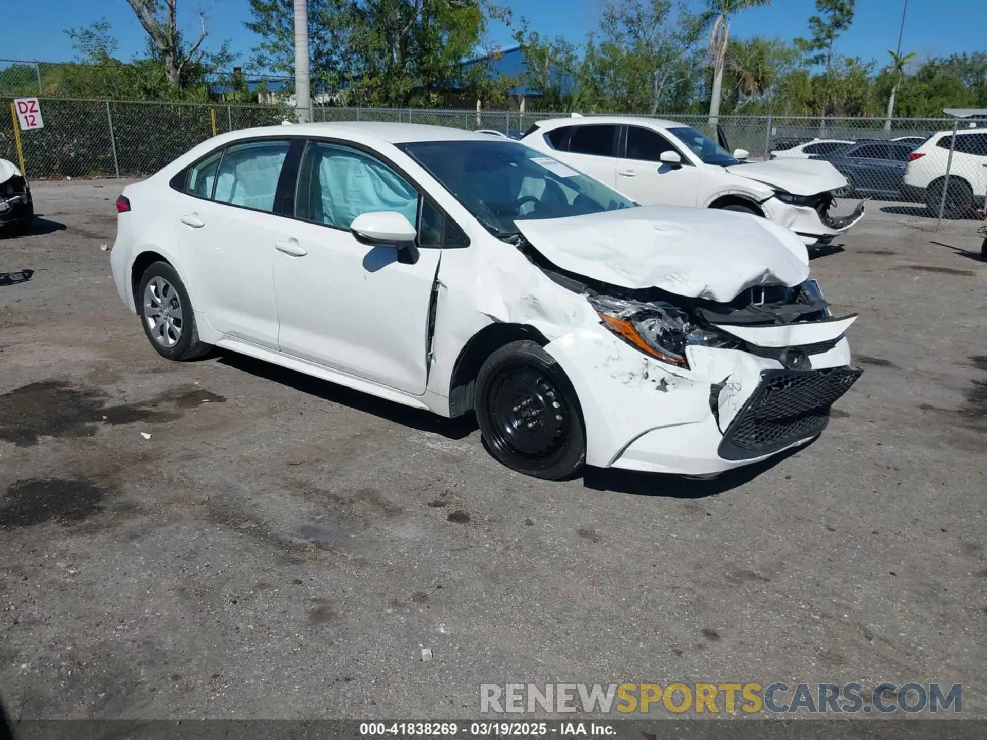 1 Photograph of a damaged car 5YFEPMAE5NP370179 TOYOTA COROLLA 2022