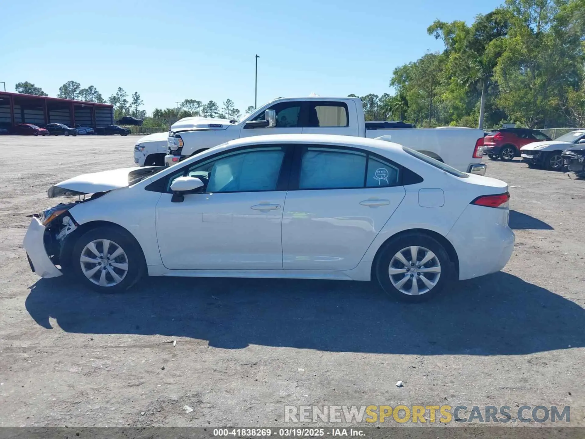 13 Photograph of a damaged car 5YFEPMAE5NP370179 TOYOTA COROLLA 2022