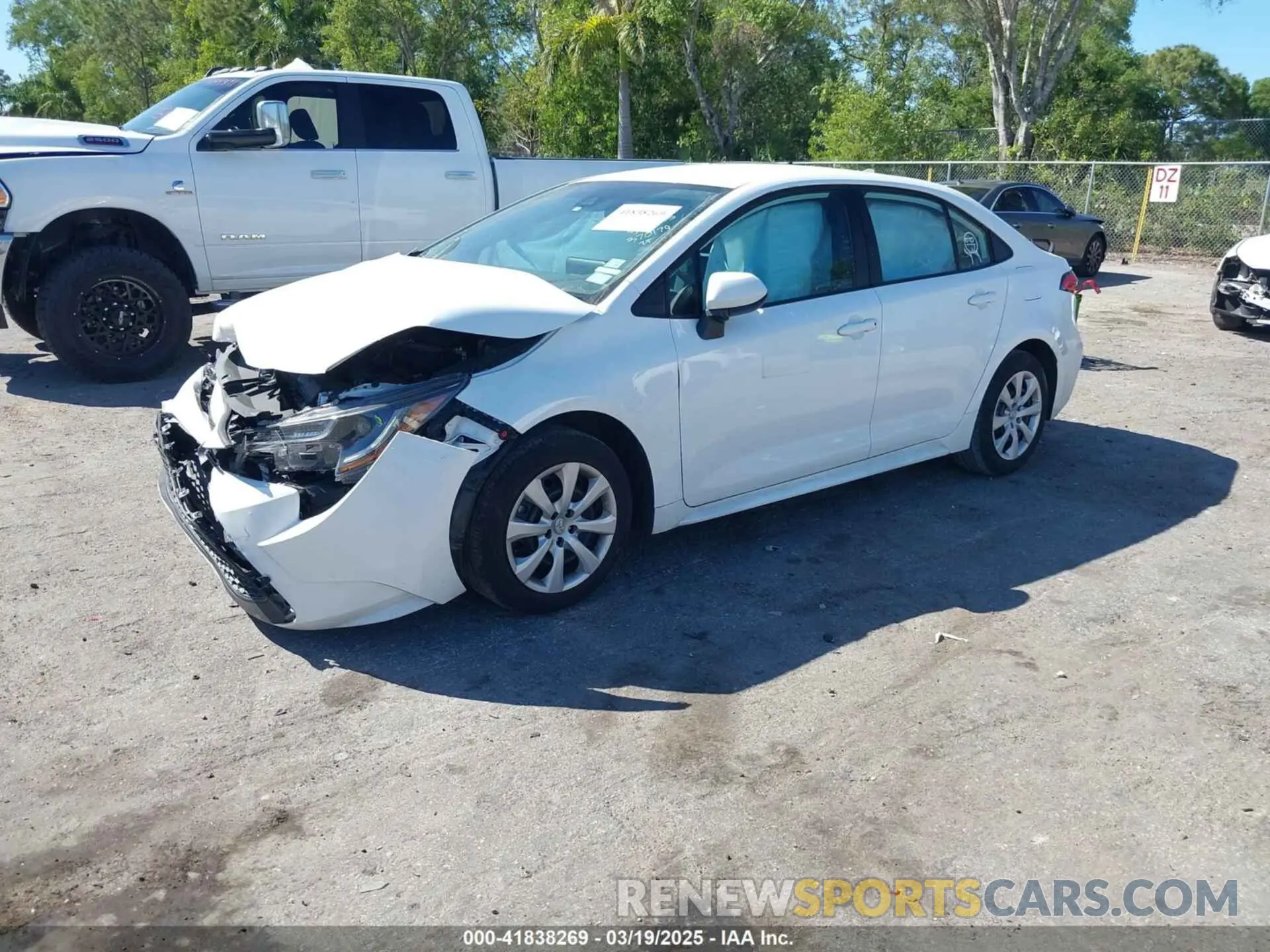 2 Photograph of a damaged car 5YFEPMAE5NP370179 TOYOTA COROLLA 2022