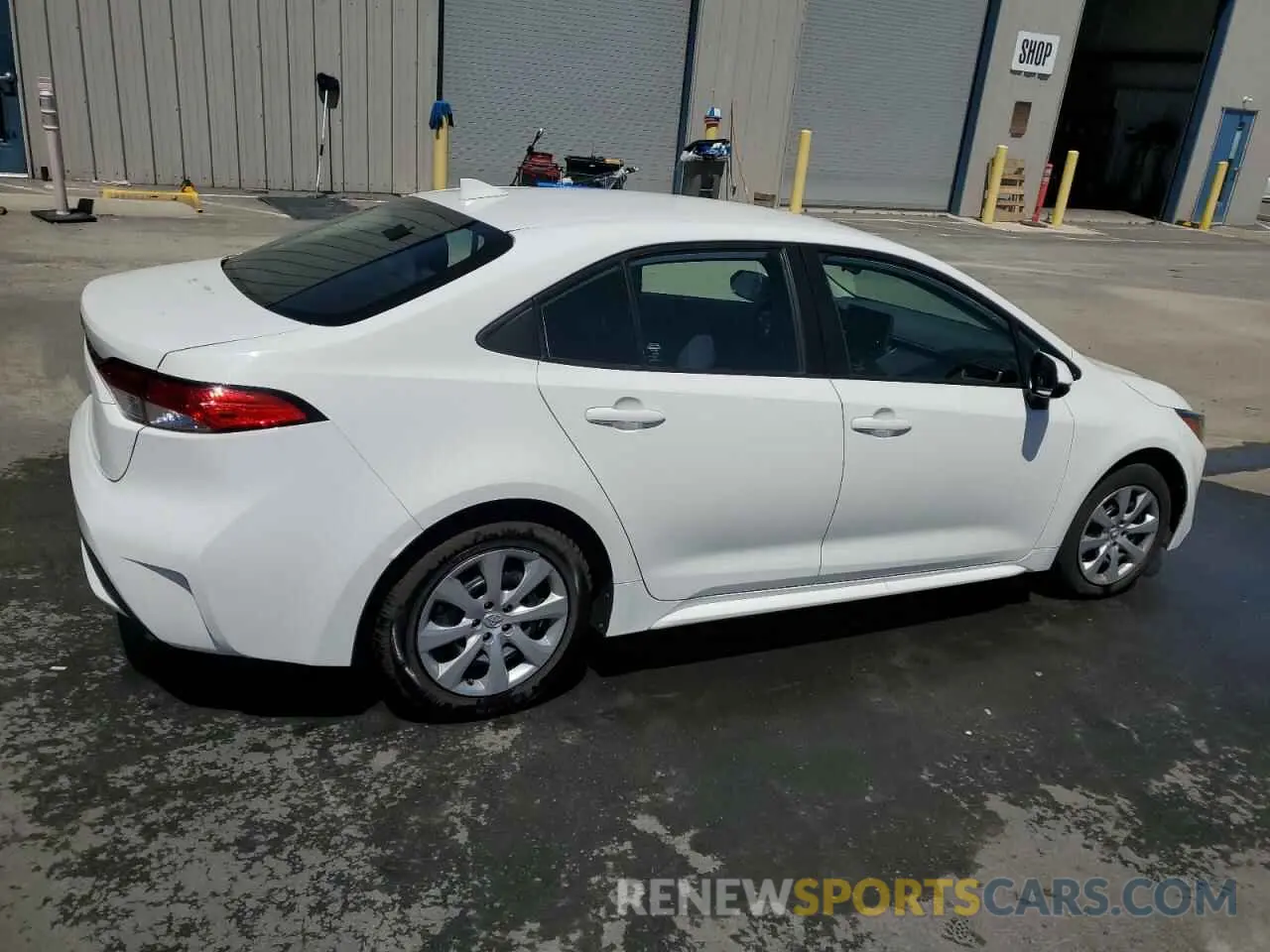 3 Photograph of a damaged car 5YFEPMAE6NP272682 TOYOTA COROLLA 2022
