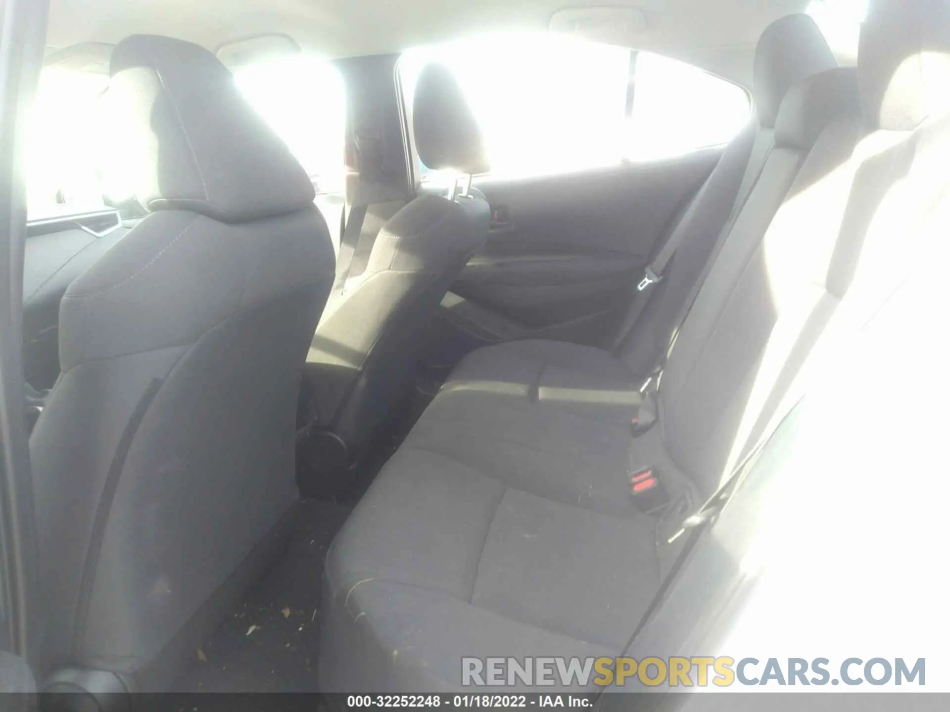 8 Photograph of a damaged car 5YFEPMAE6NP273475 TOYOTA COROLLA 2022