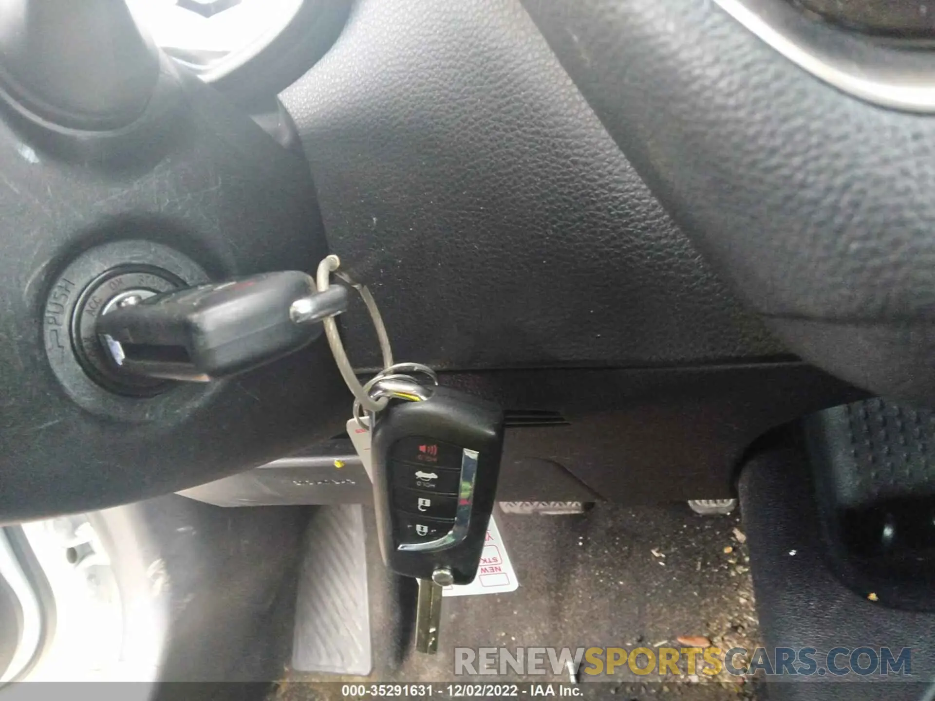 11 Photograph of a damaged car 5YFEPMAE6NP278918 TOYOTA COROLLA 2022