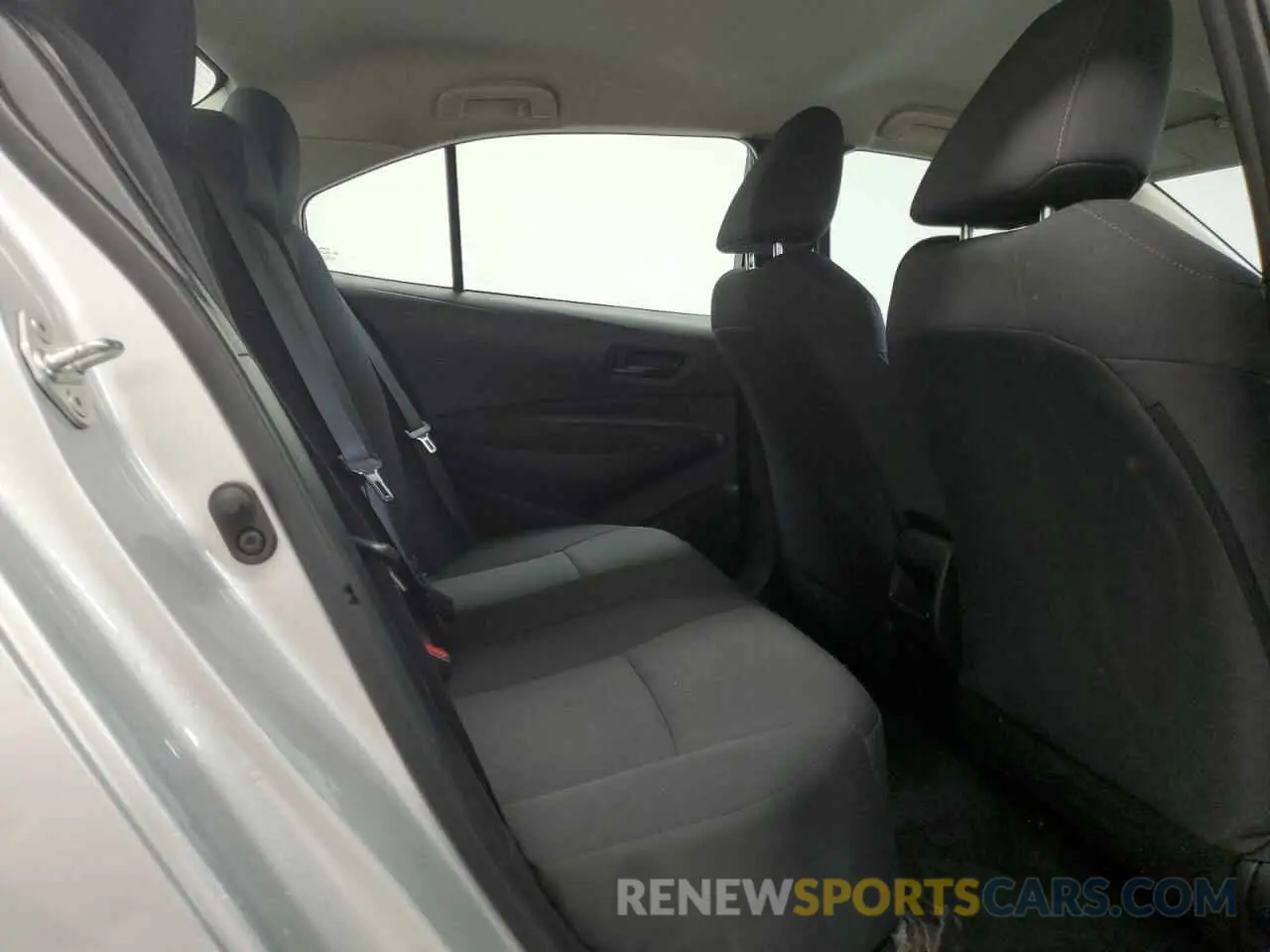 10 Photograph of a damaged car 5YFEPMAE6NP325512 TOYOTA COROLLA 2022