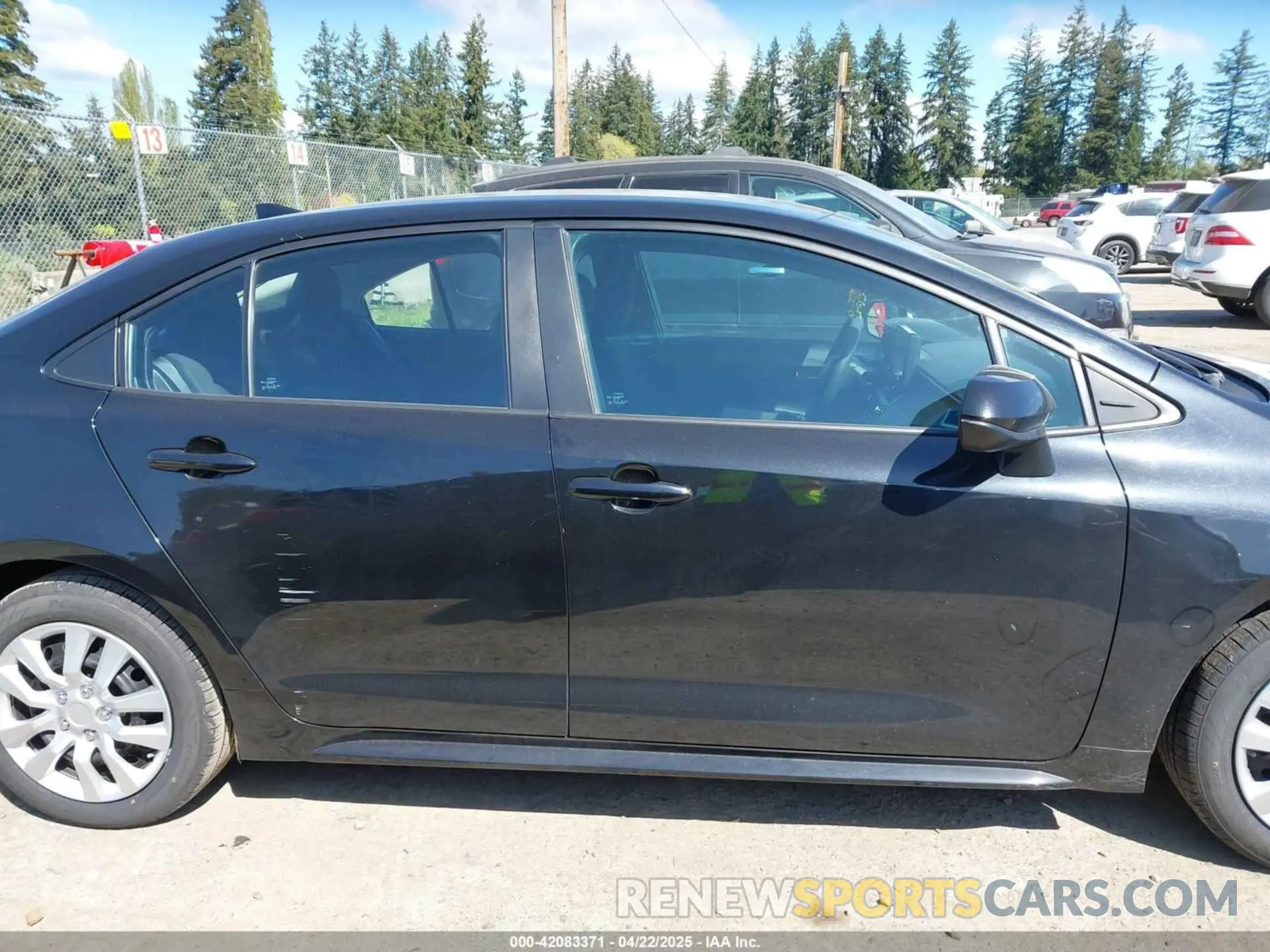 13 Photograph of a damaged car 5YFEPMAE6NP341743 TOYOTA COROLLA 2022