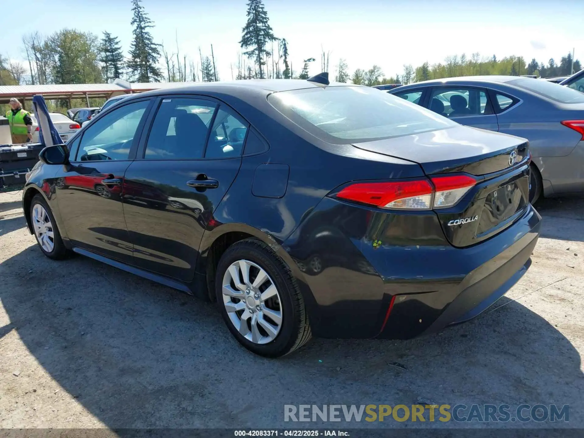 3 Photograph of a damaged car 5YFEPMAE6NP341743 TOYOTA COROLLA 2022