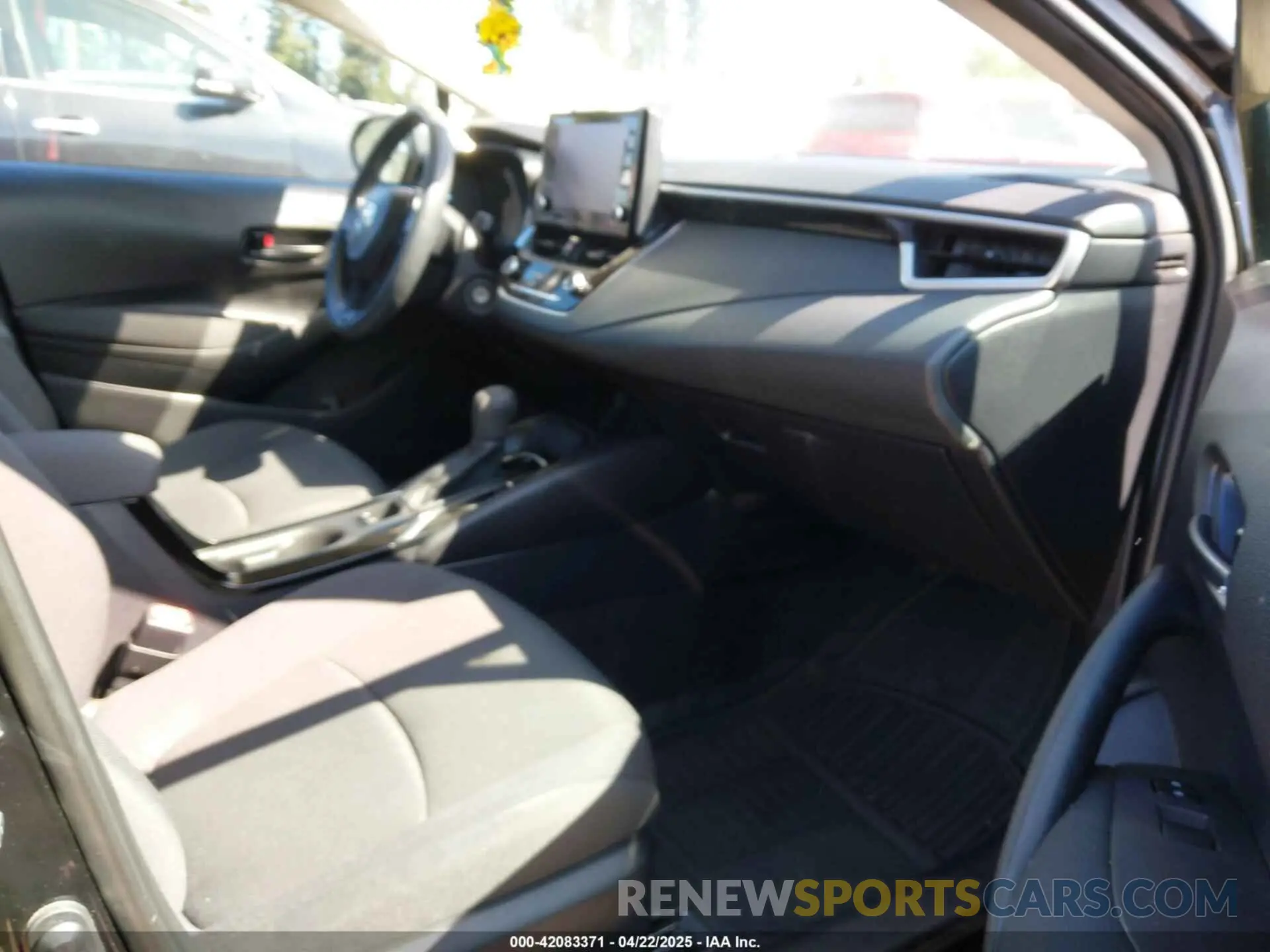 5 Photograph of a damaged car 5YFEPMAE6NP341743 TOYOTA COROLLA 2022