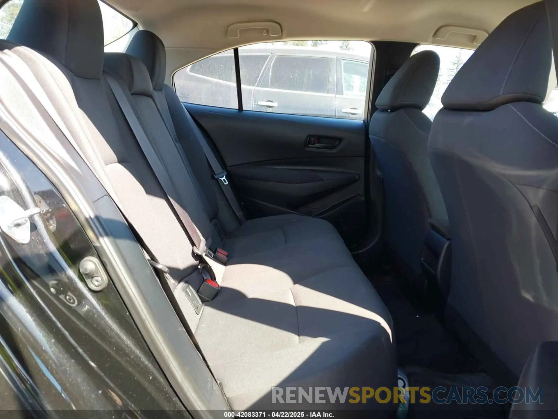 8 Photograph of a damaged car 5YFEPMAE6NP341743 TOYOTA COROLLA 2022