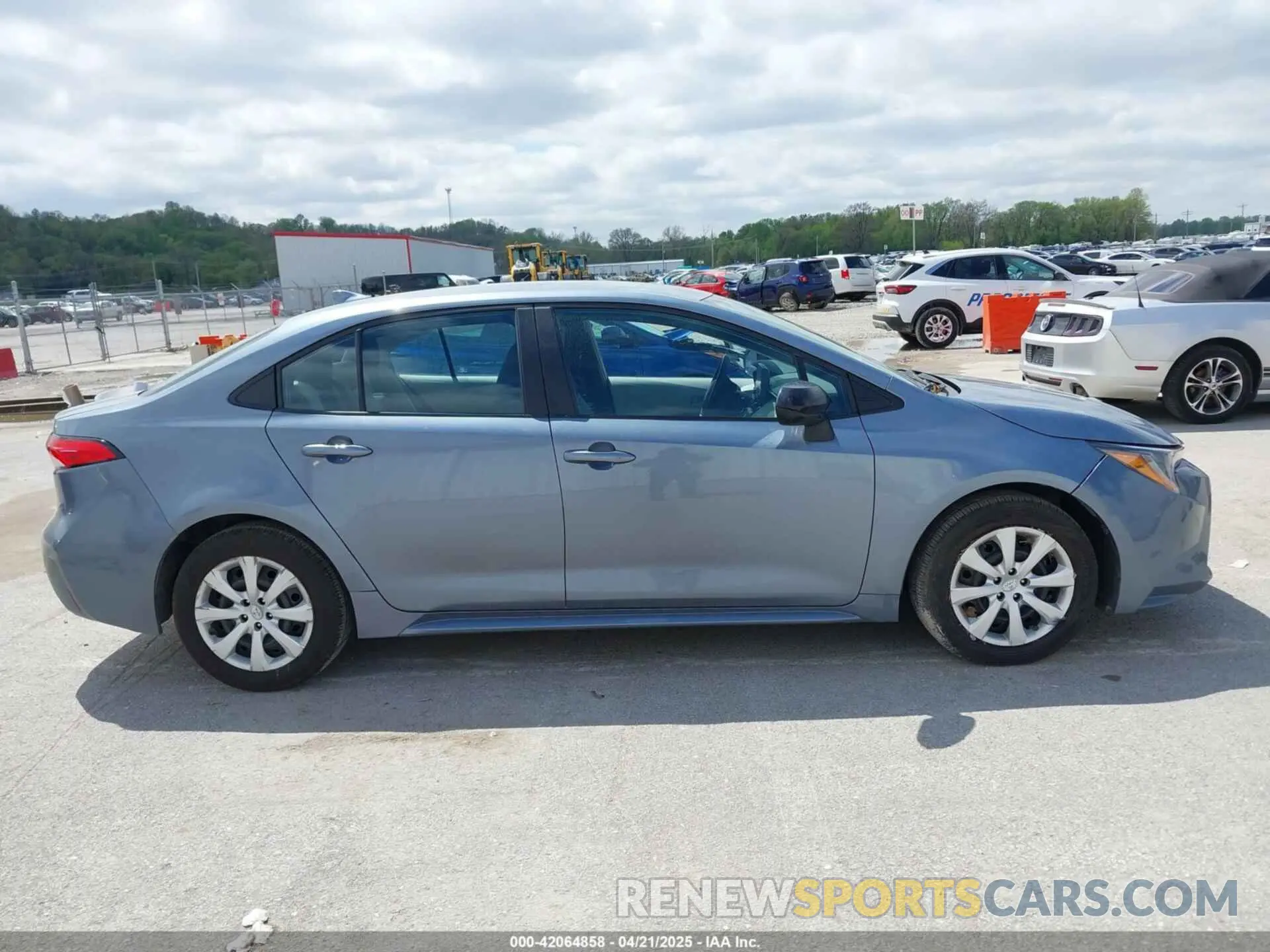 13 Photograph of a damaged car 5YFEPMAE6NP348272 TOYOTA COROLLA 2022